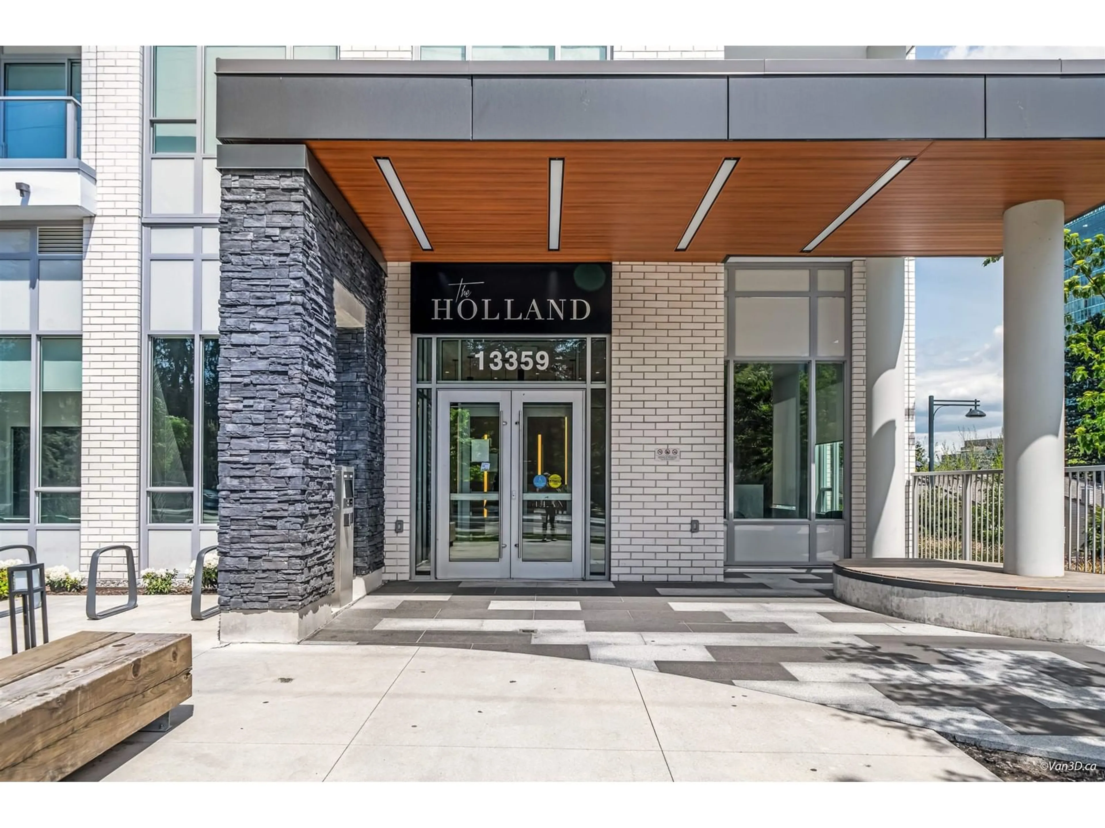 Indoor foyer for 1210 - 13359 OLD YALE, Surrey British Columbia V3T0S4