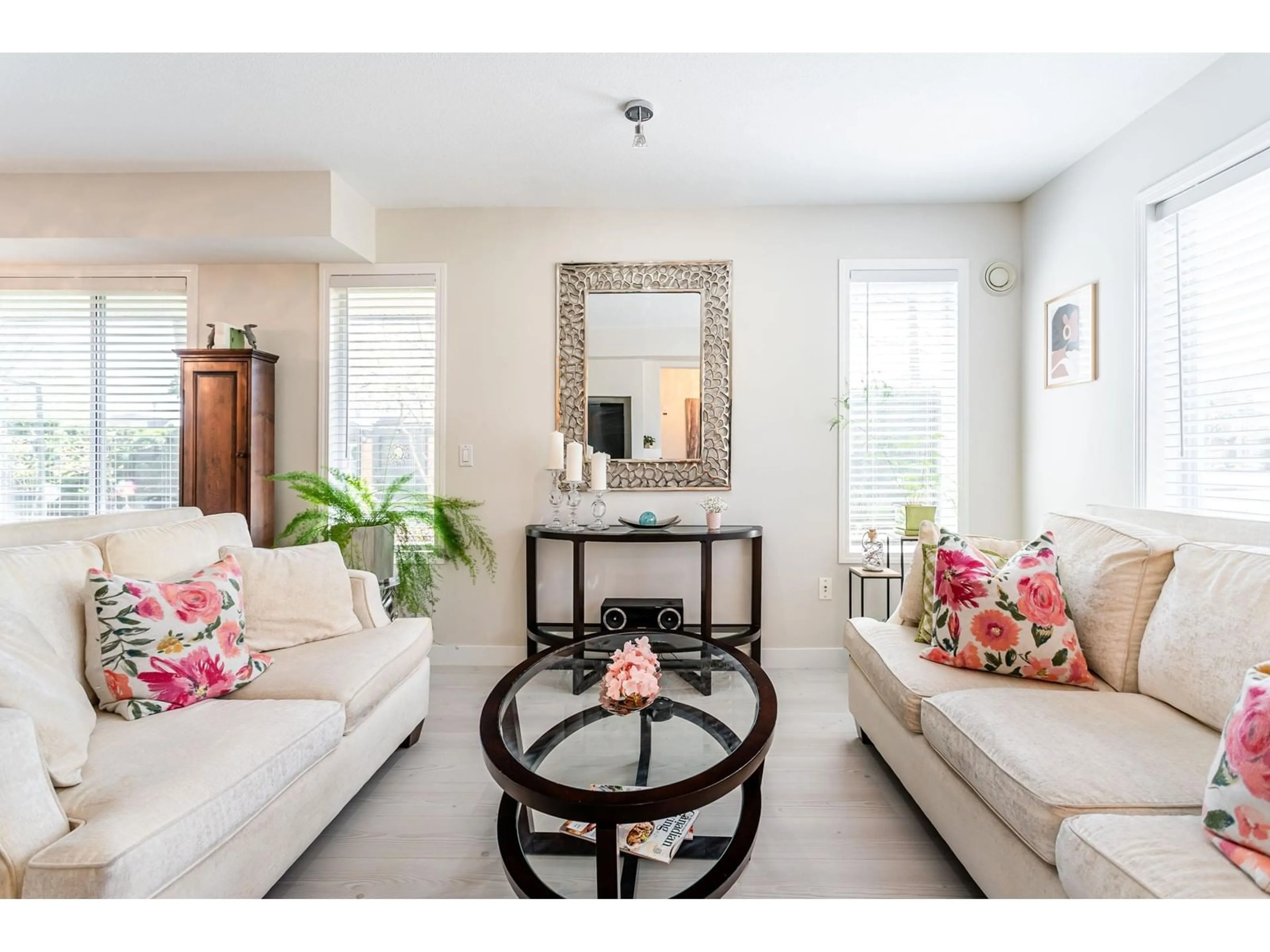 Living room with furniture, unknown for 1 - 18883 65, Surrey British Columbia V3S8Y2