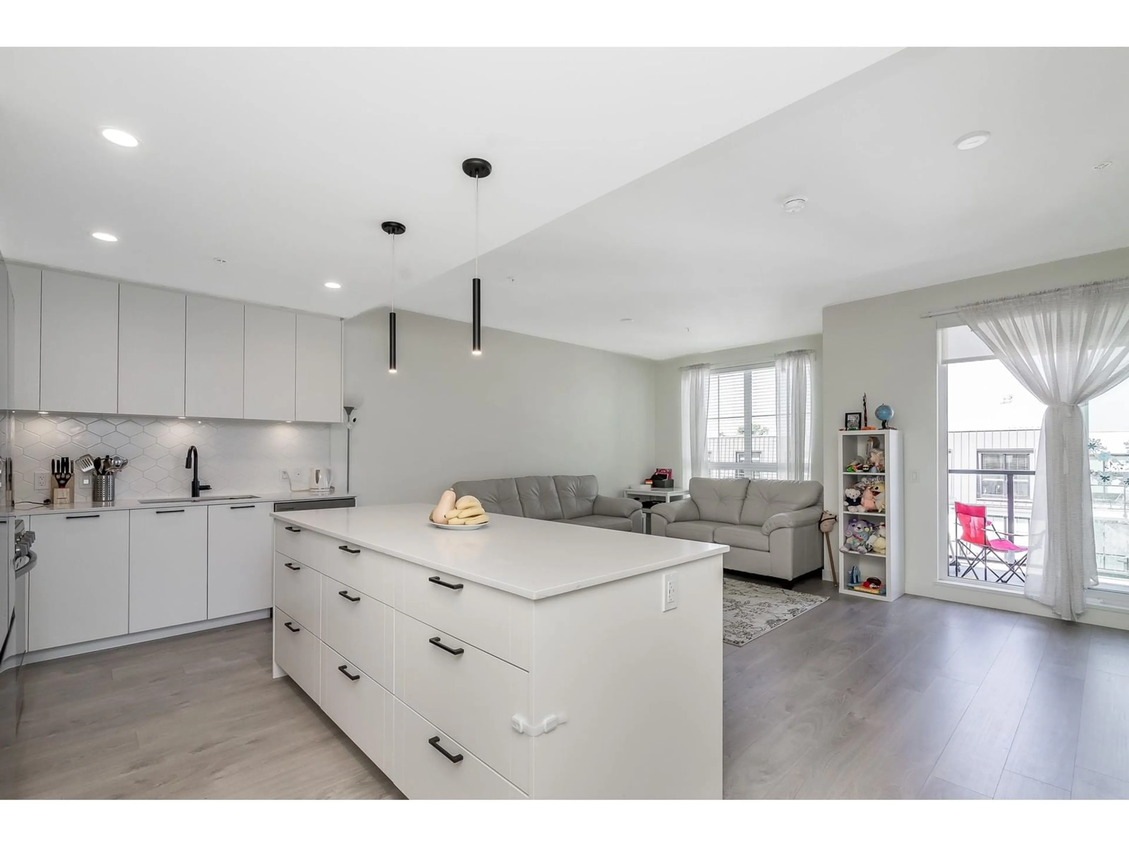 Open concept kitchen, unknown for 609 - 8379 201, Langley British Columbia V2Y3S6