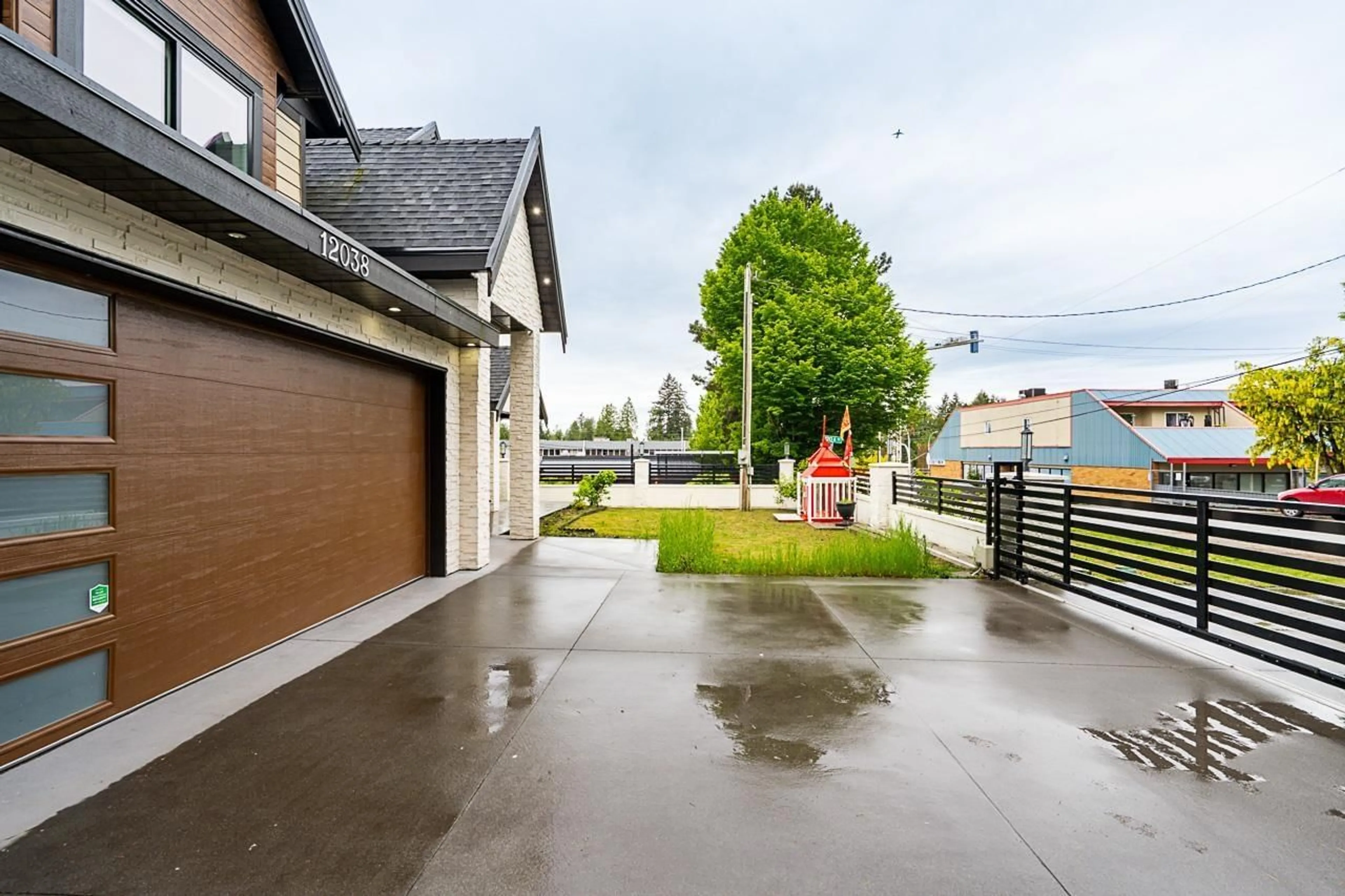 Unknown for 12038 93A, Surrey British Columbia V3V1L1
