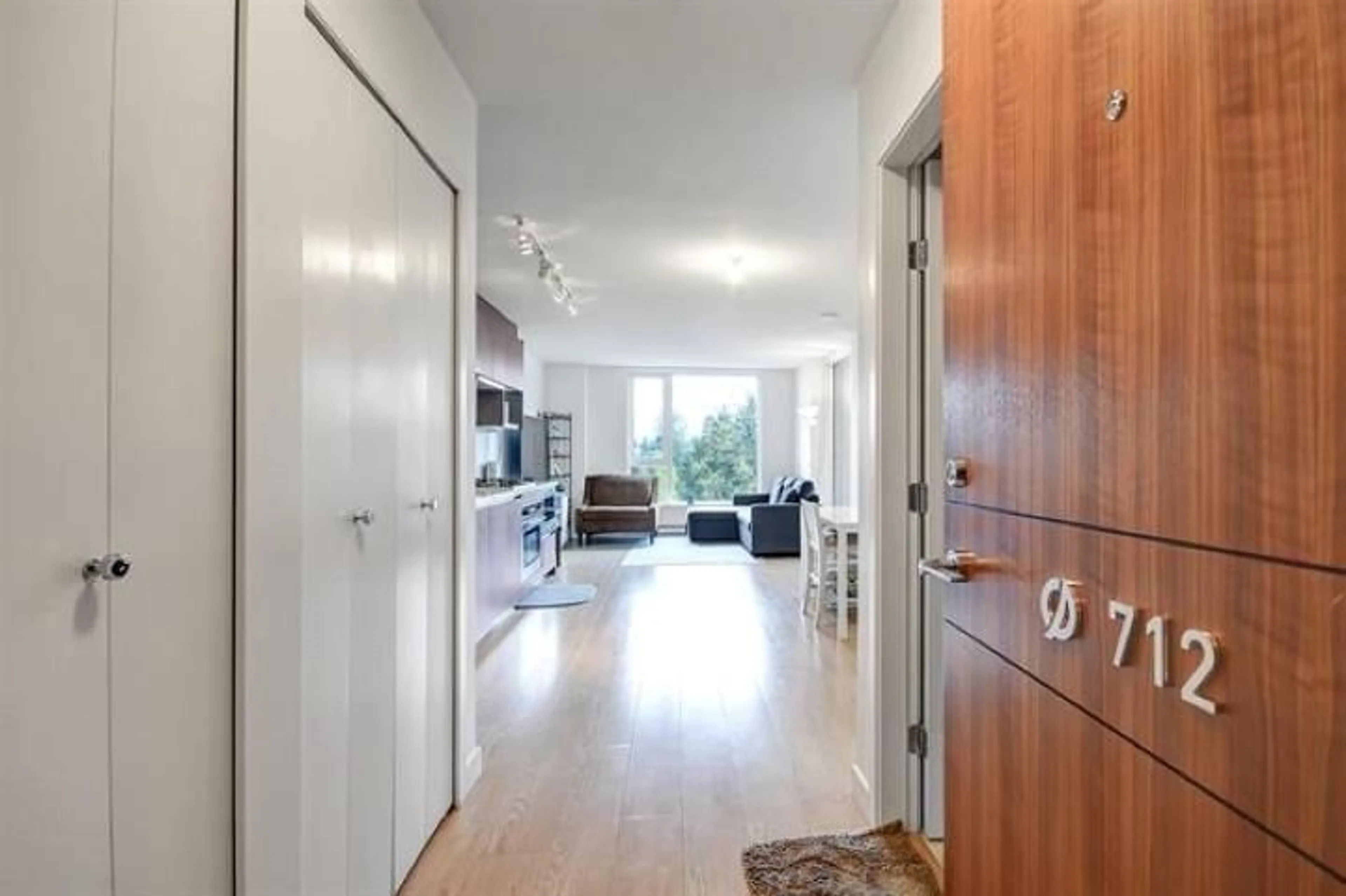 Indoor entryway for 712 - 13696 100, Surrey British Columbia V3T0L5