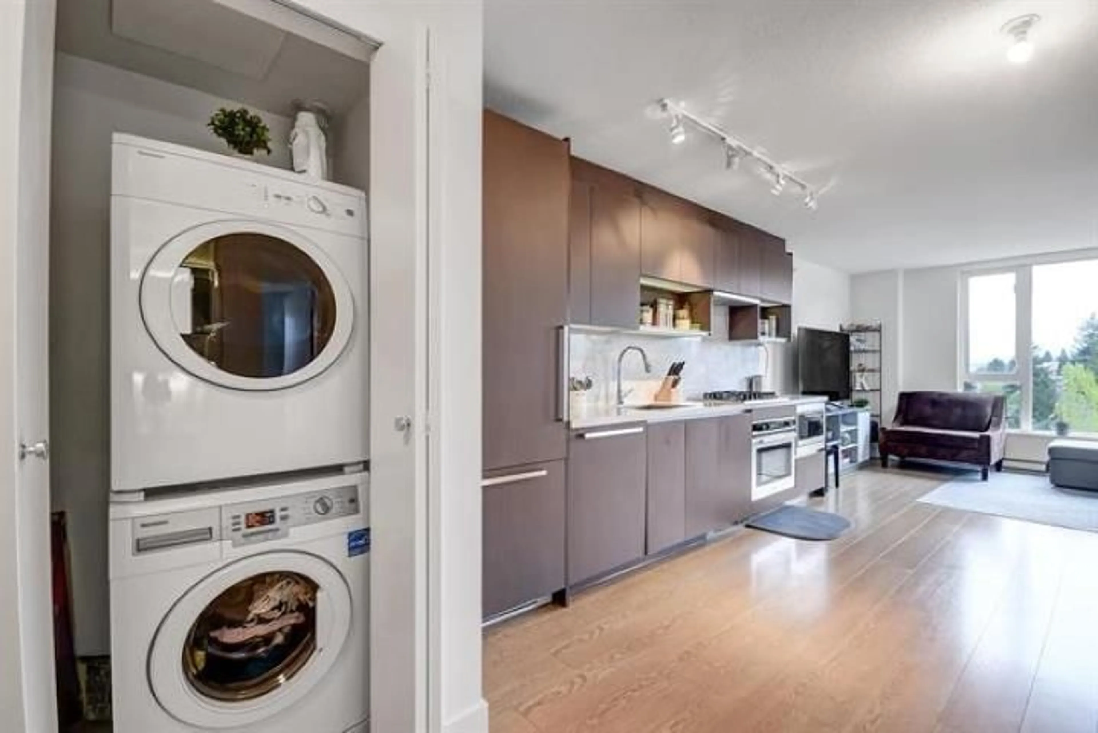 Kitchen with laundary machines, unknown for 712 - 13696 100, Surrey British Columbia V3T0L5