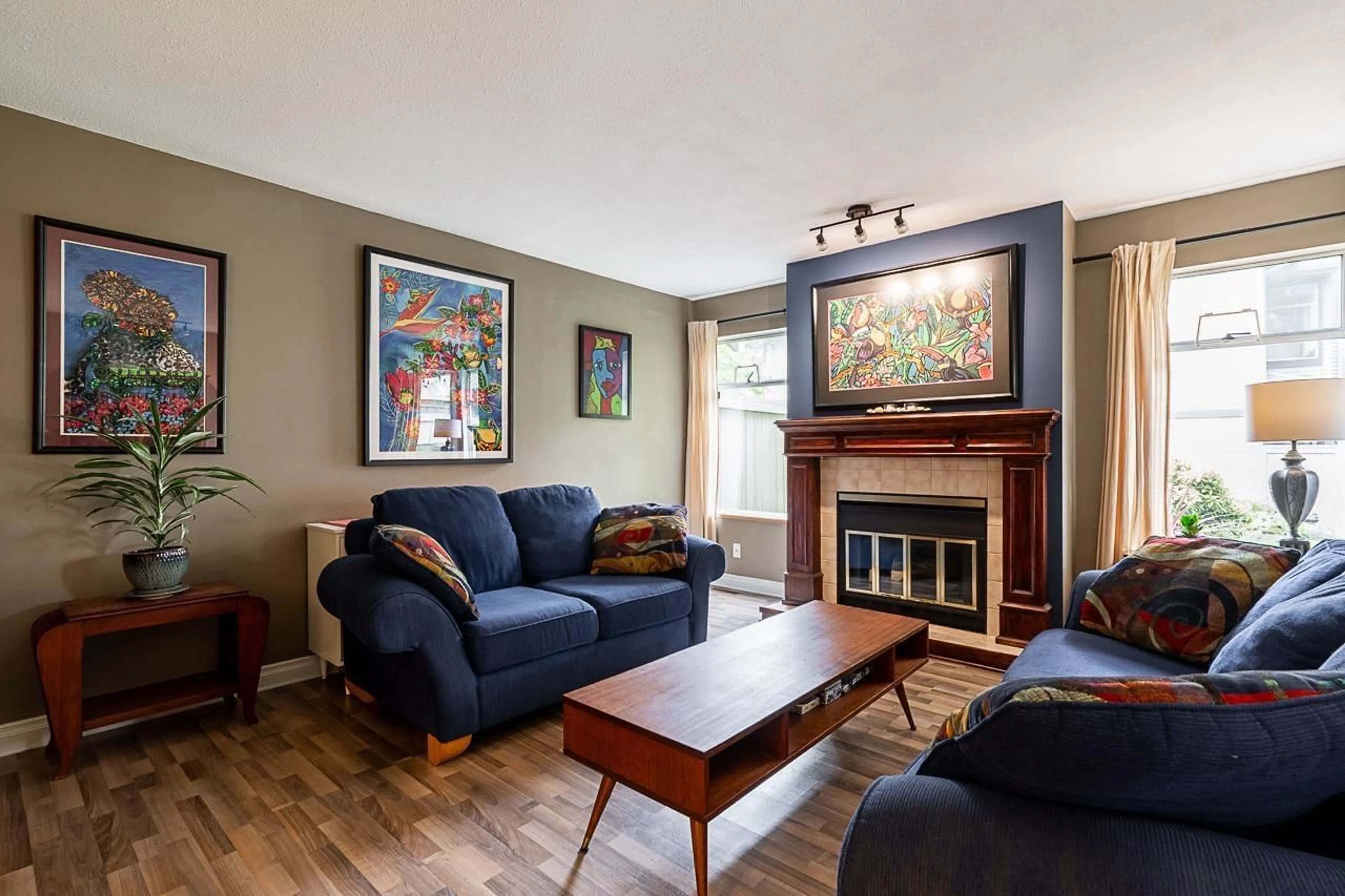 Living room with furniture, wood/laminate floor for 29 - 11880 82, Delta British Columbia V4C8C7
