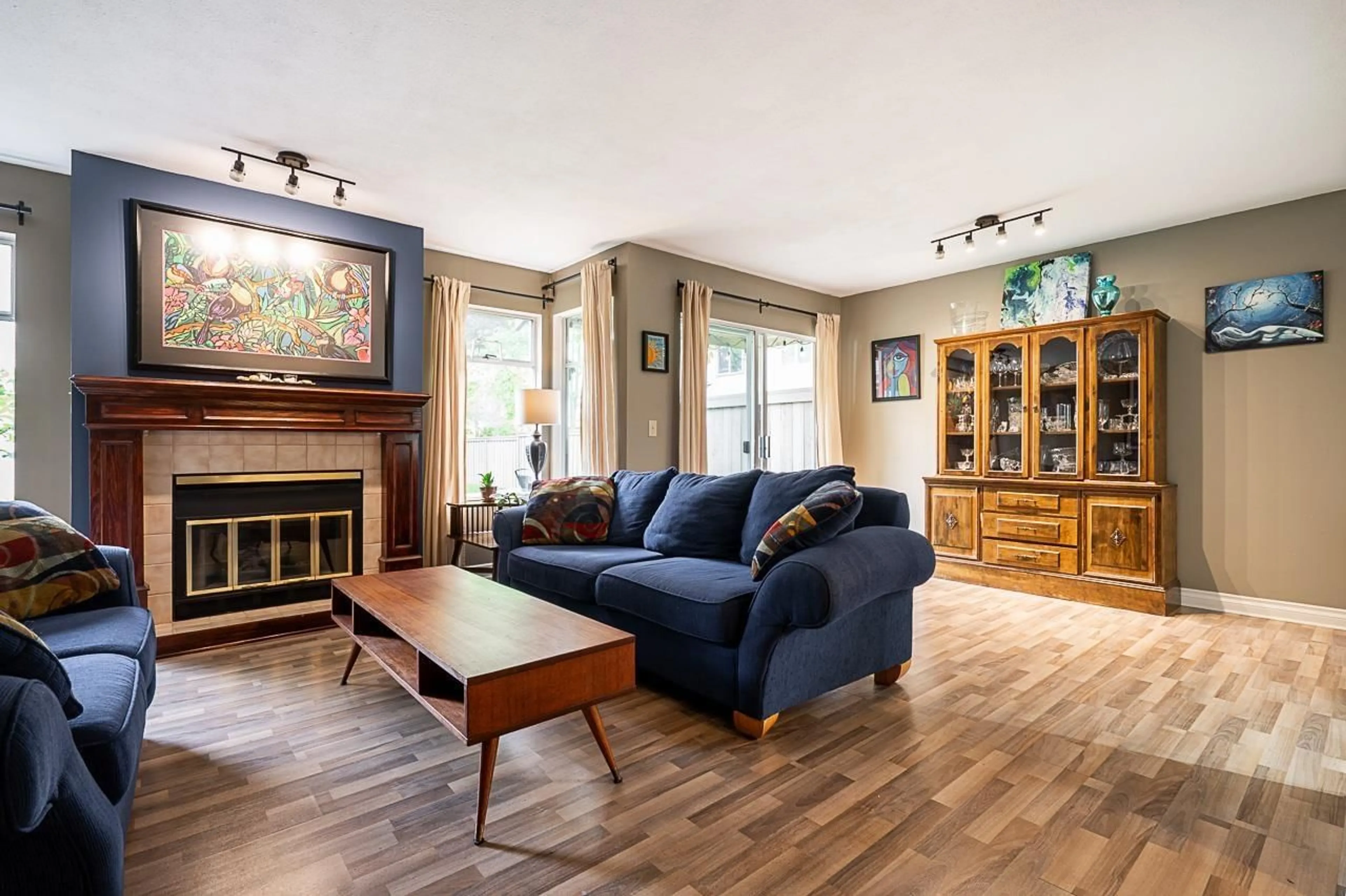 Living room with furniture, wood/laminate floor for 29 - 11880 82, Delta British Columbia V4C8C7