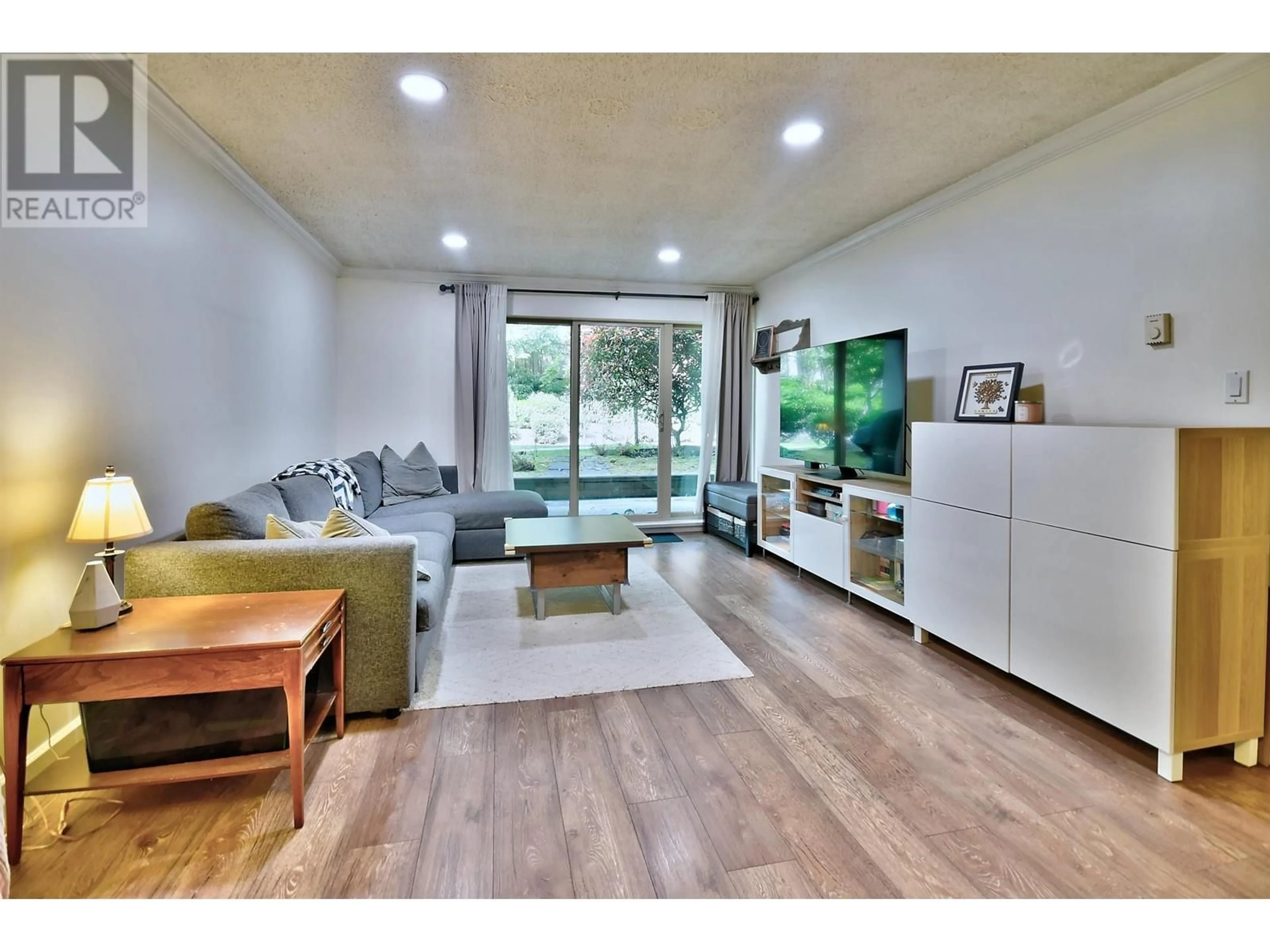Living room with furniture, wood/laminate floor for 416 - 9867 MANCHESTER DRIVE, Burnaby British Columbia V3N4P6