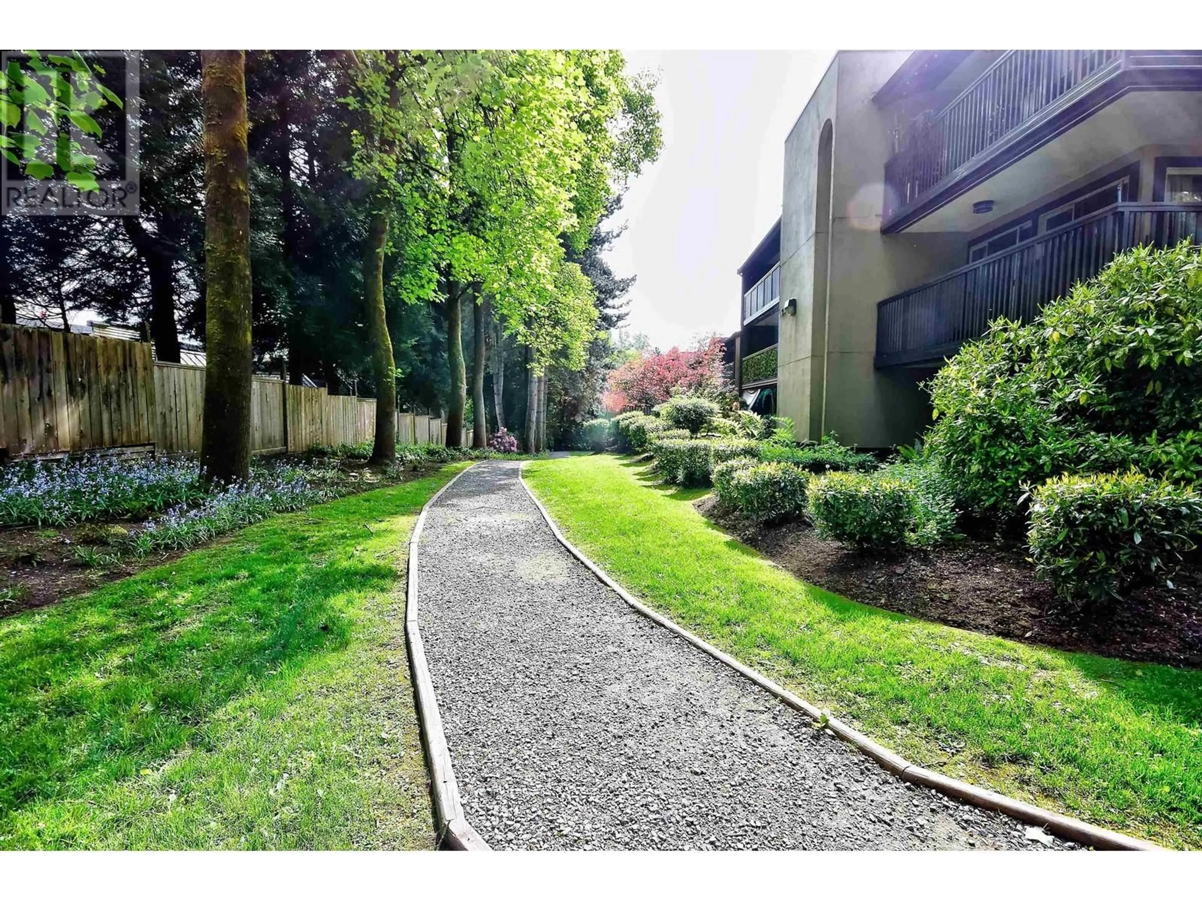 A pic from outside/outdoor area/front of a property/back of a property/a pic from drone, street for 416 - 9867 MANCHESTER DRIVE, Burnaby British Columbia V3N4P6
