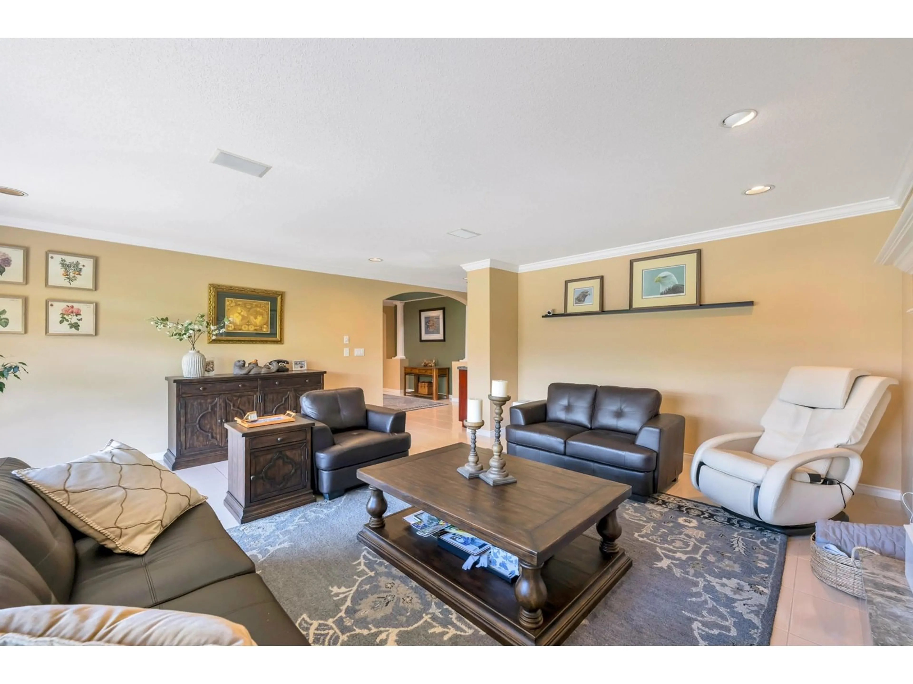 Living room with furniture, unknown for 1495 161 B, Surrey British Columbia V4A9R3