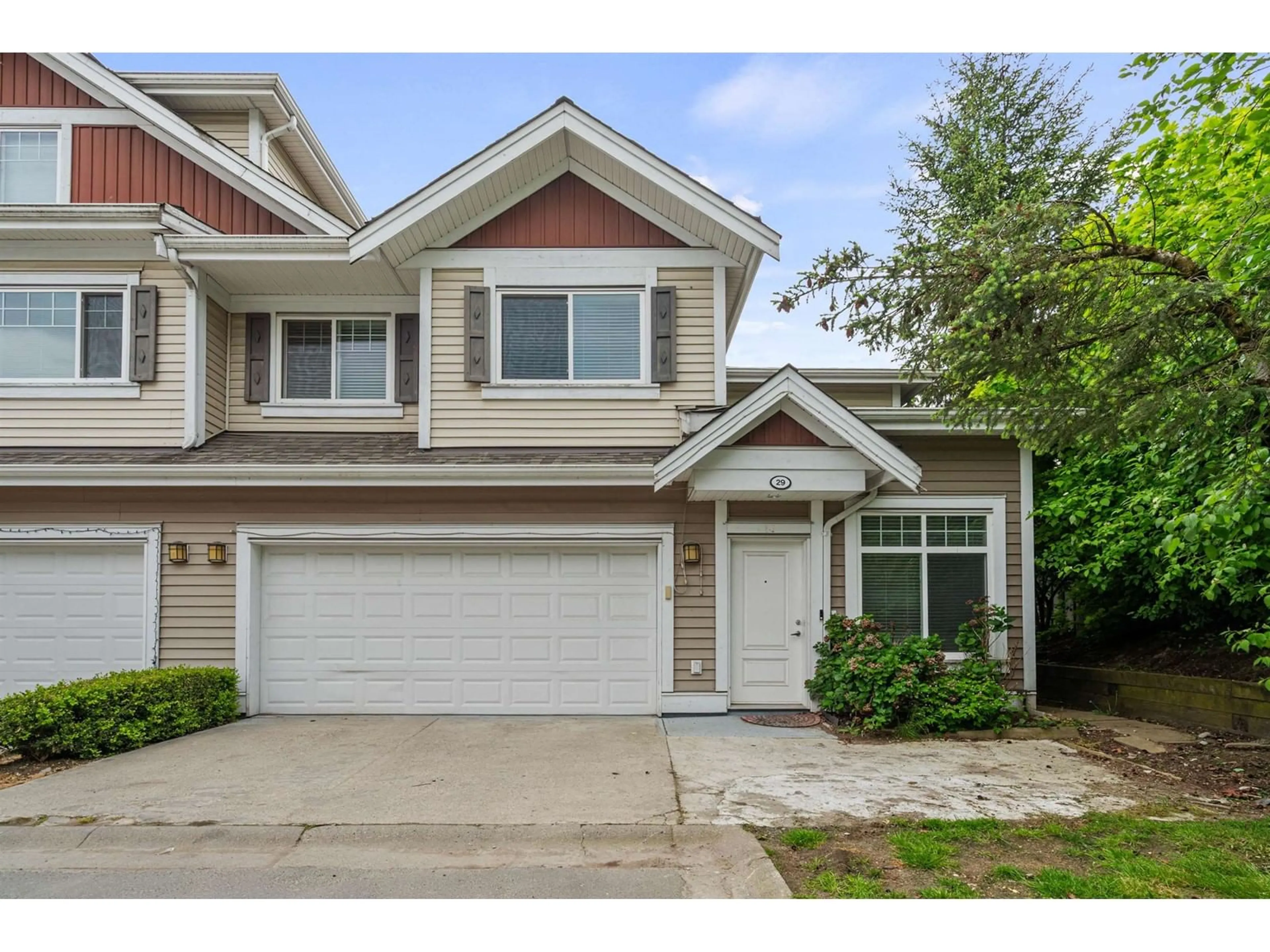 Home with vinyl exterior material, street for 29 - 30748 CARDINAL, Abbotsford British Columbia V2T0C1