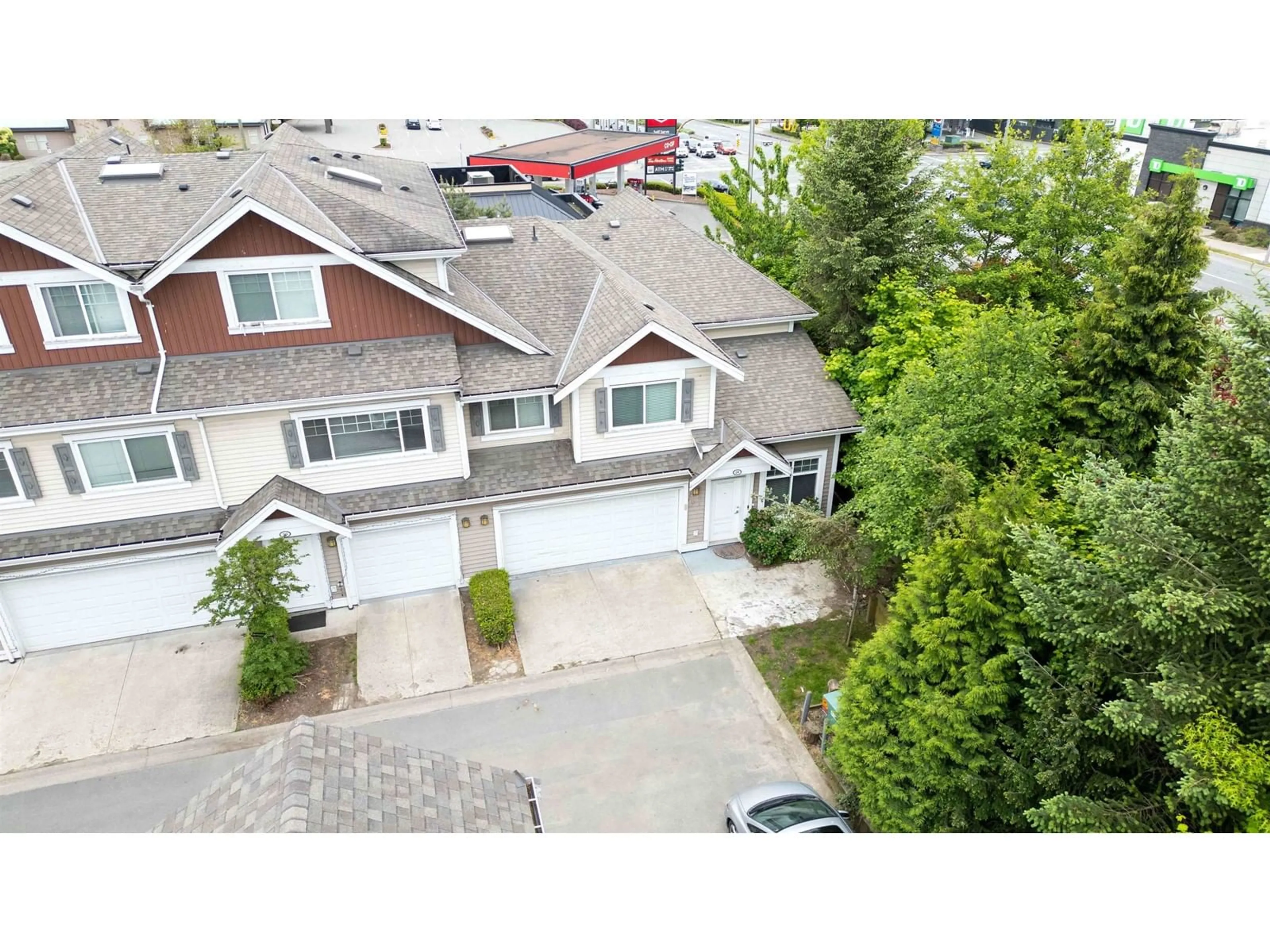 A pic from outside/outdoor area/front of a property/back of a property/a pic from drone, street for 29 - 30748 CARDINAL, Abbotsford British Columbia V2T0C1