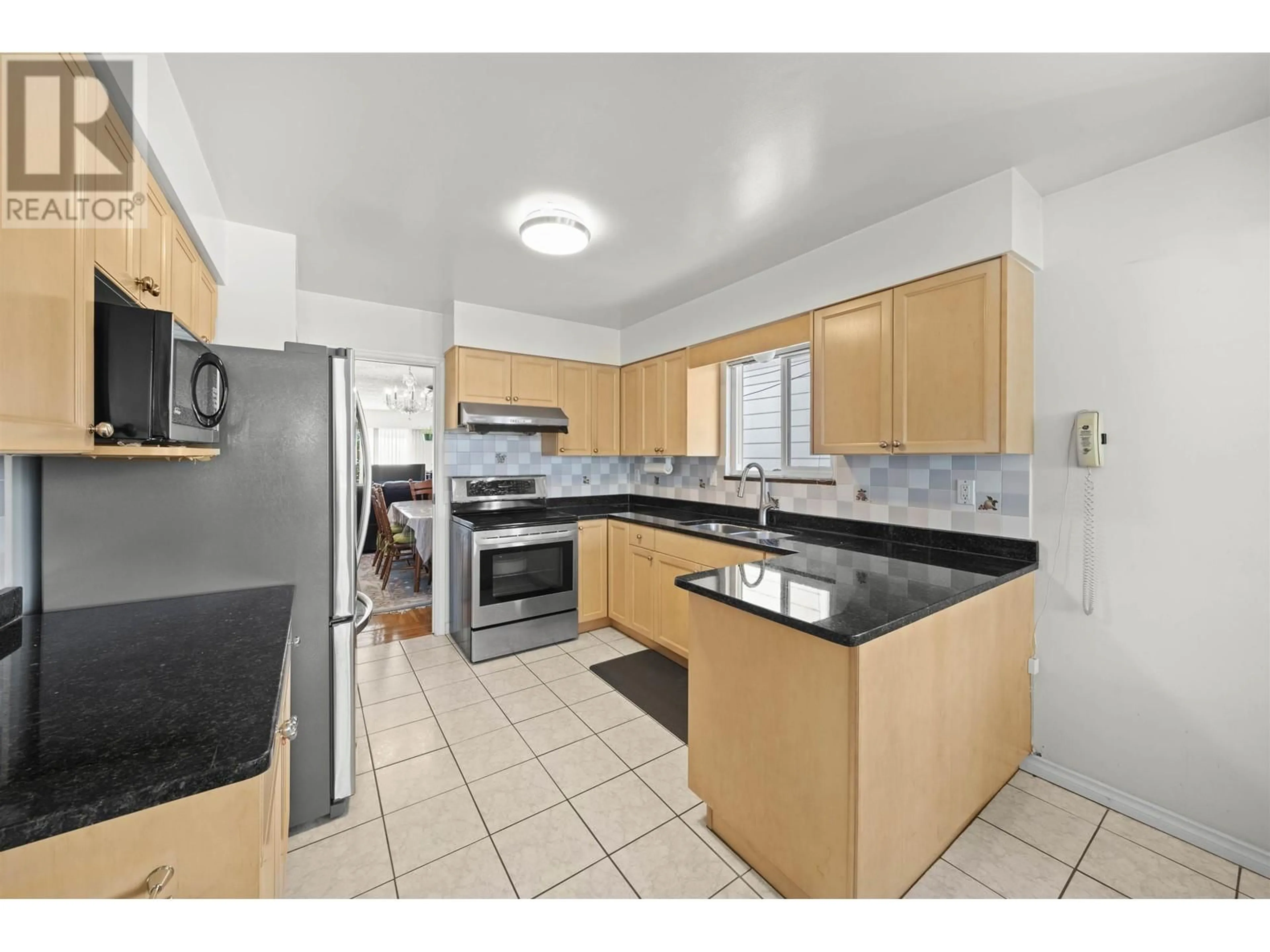 Standard kitchen, unknown for 5267 SPENCER STREET, Vancouver British Columbia V5R4A4