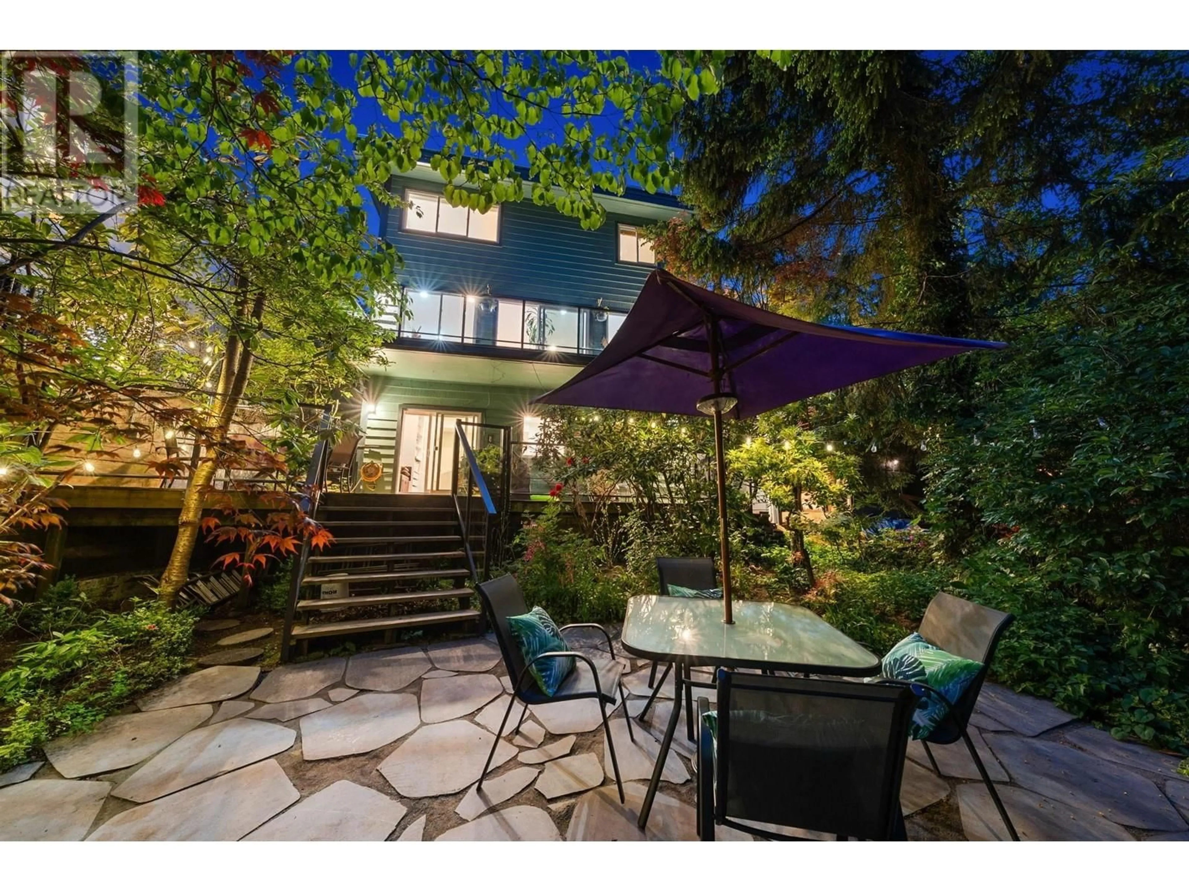 Patio, street for 2380 MACKAY AVENUE, North Vancouver British Columbia V7P2M9