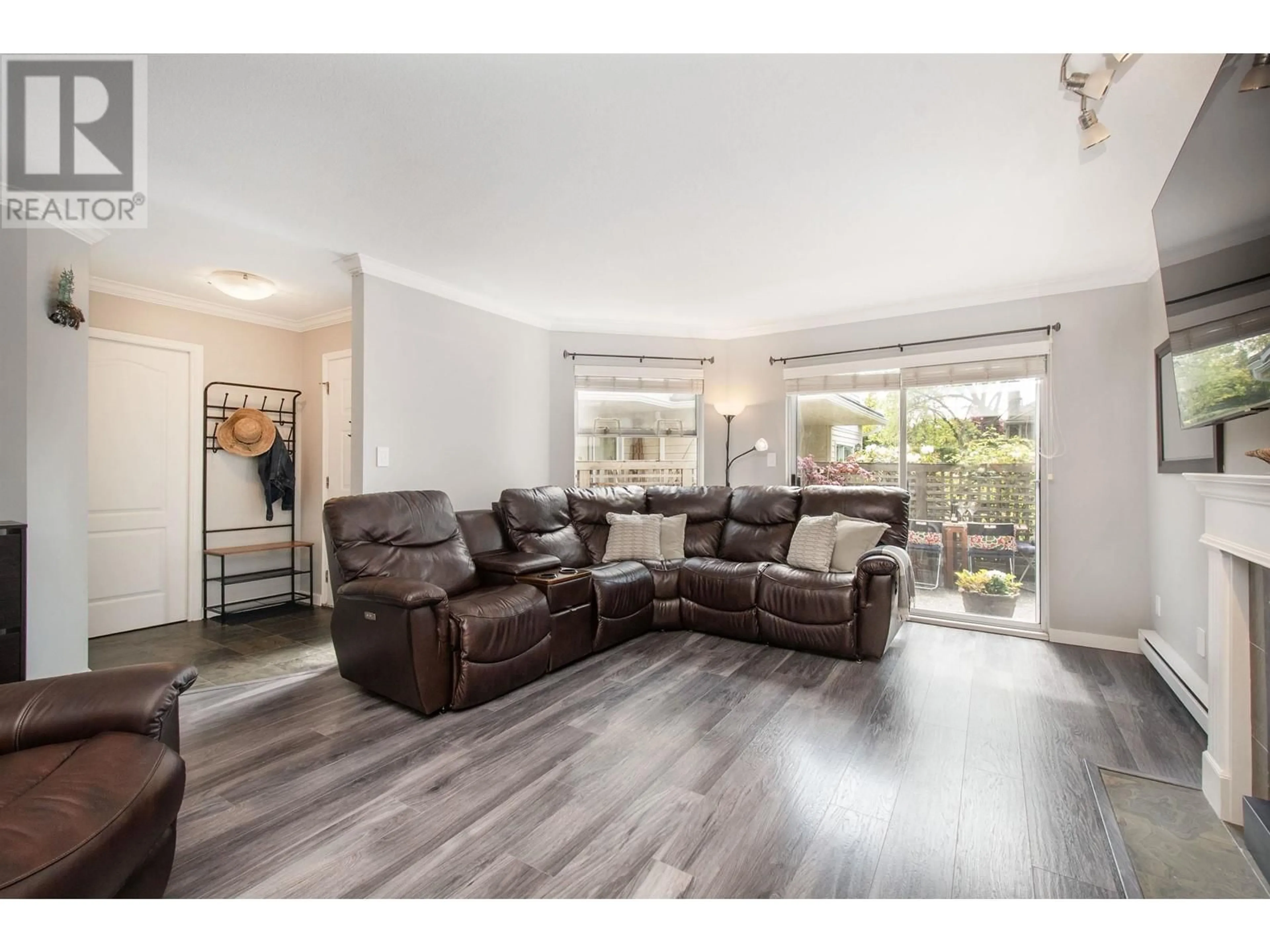 Living room with furniture, unknown for 20 - 838 TOBRUCK AVENUE, North Vancouver British Columbia V7P1V9