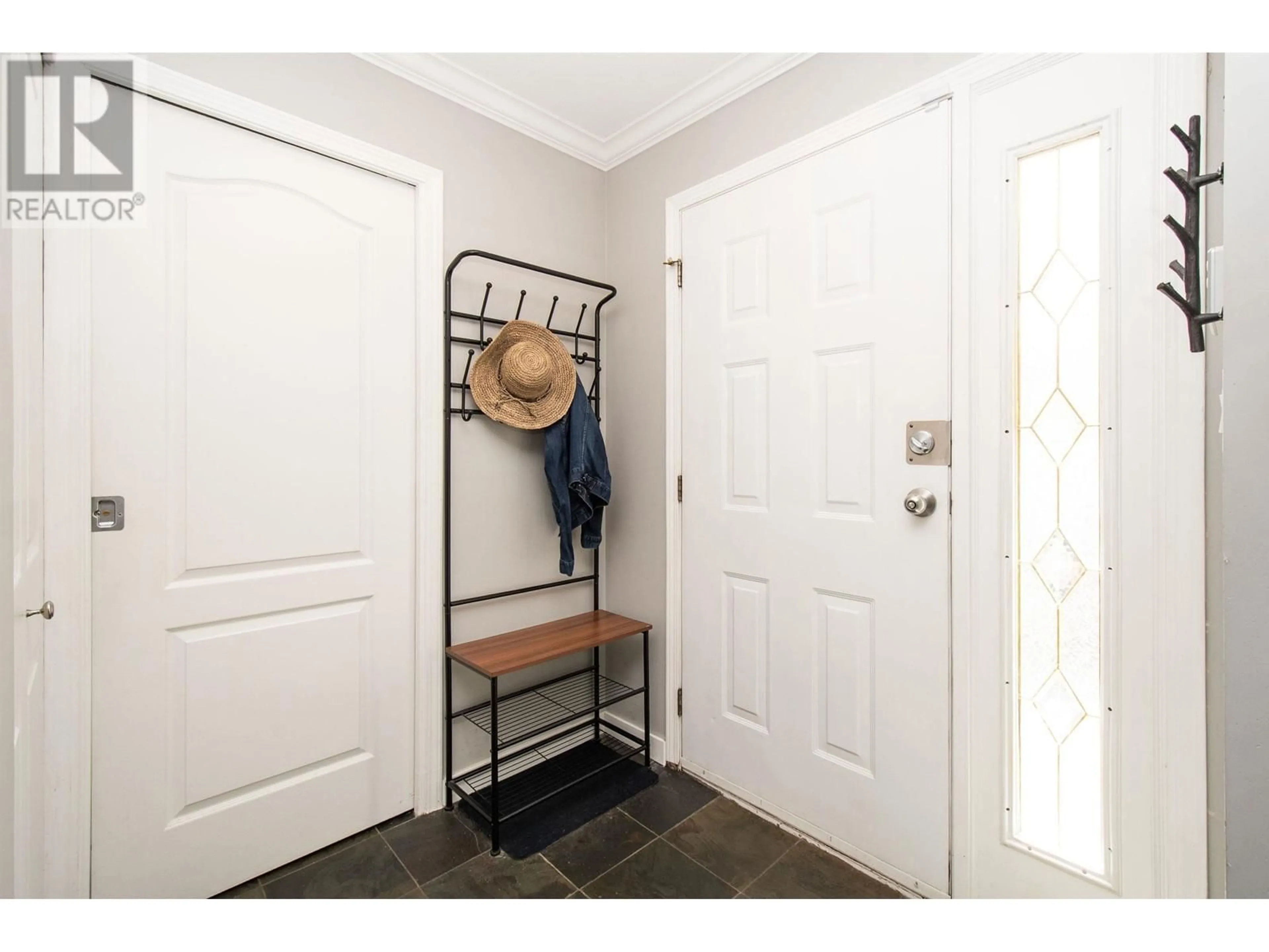 Indoor entryway for 20 - 838 TOBRUCK AVENUE, North Vancouver British Columbia V7P1V9