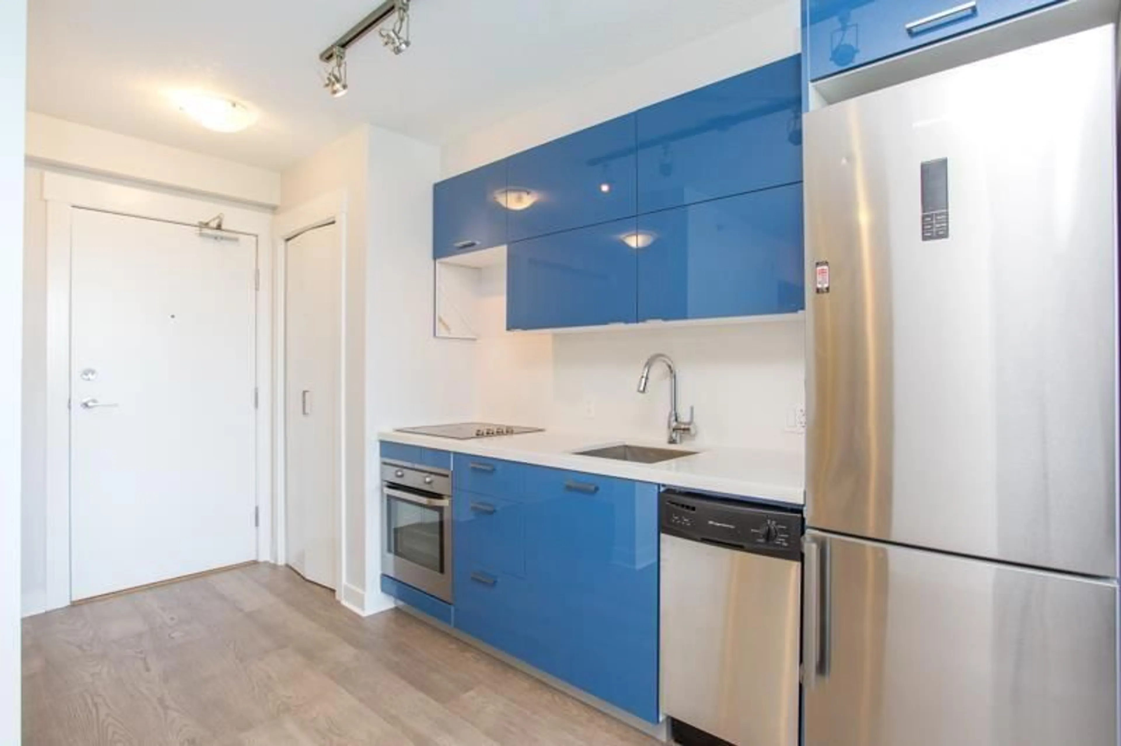 Standard kitchen, unknown for 510 - 13380 108, Surrey British Columbia V3T0E7