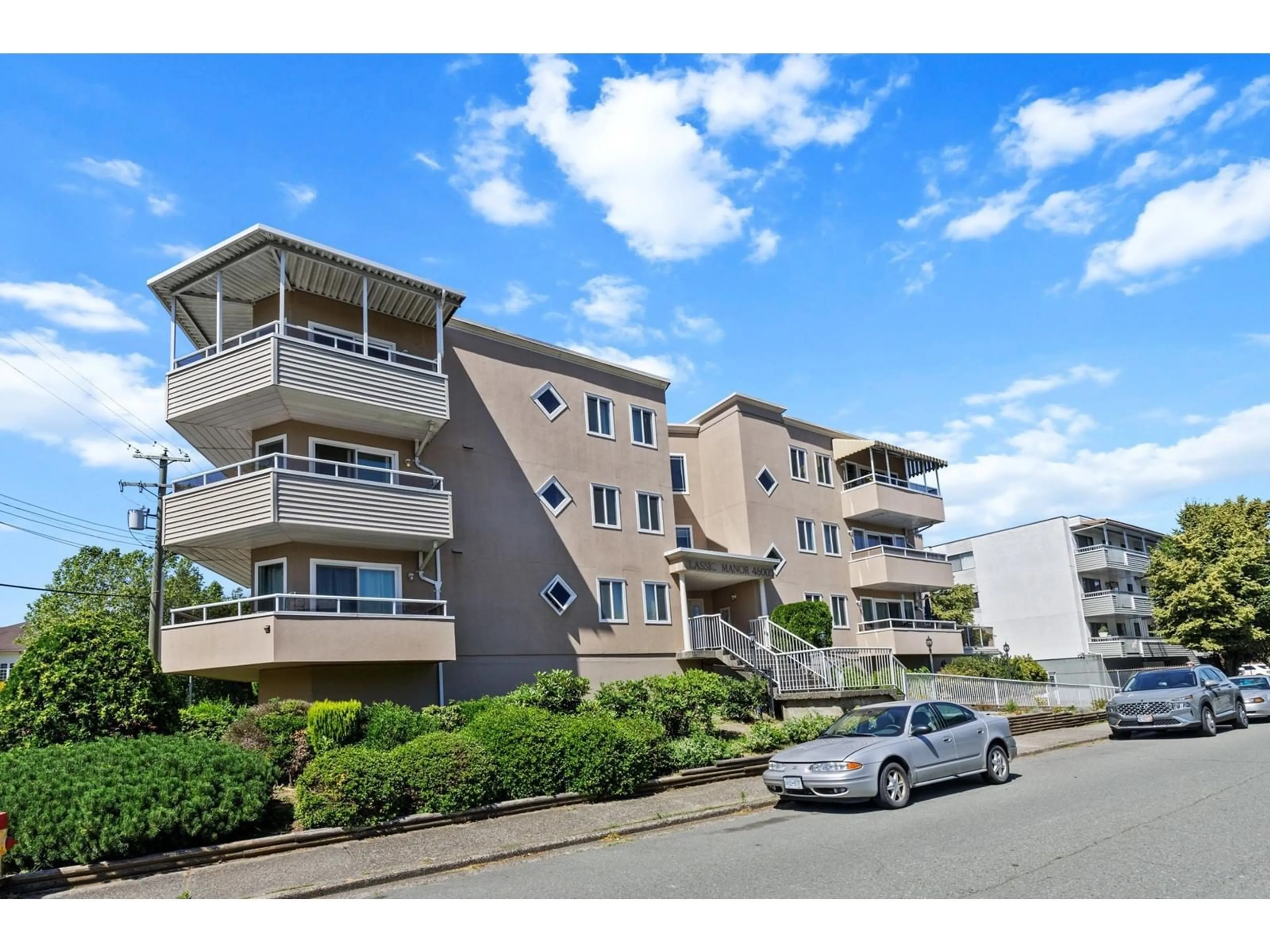 A pic from outside/outdoor area/front of a property/back of a property/a pic from drone, street for 302 - 46005 BOLE AVENUE, Chilliwack British Columbia V2P7W7