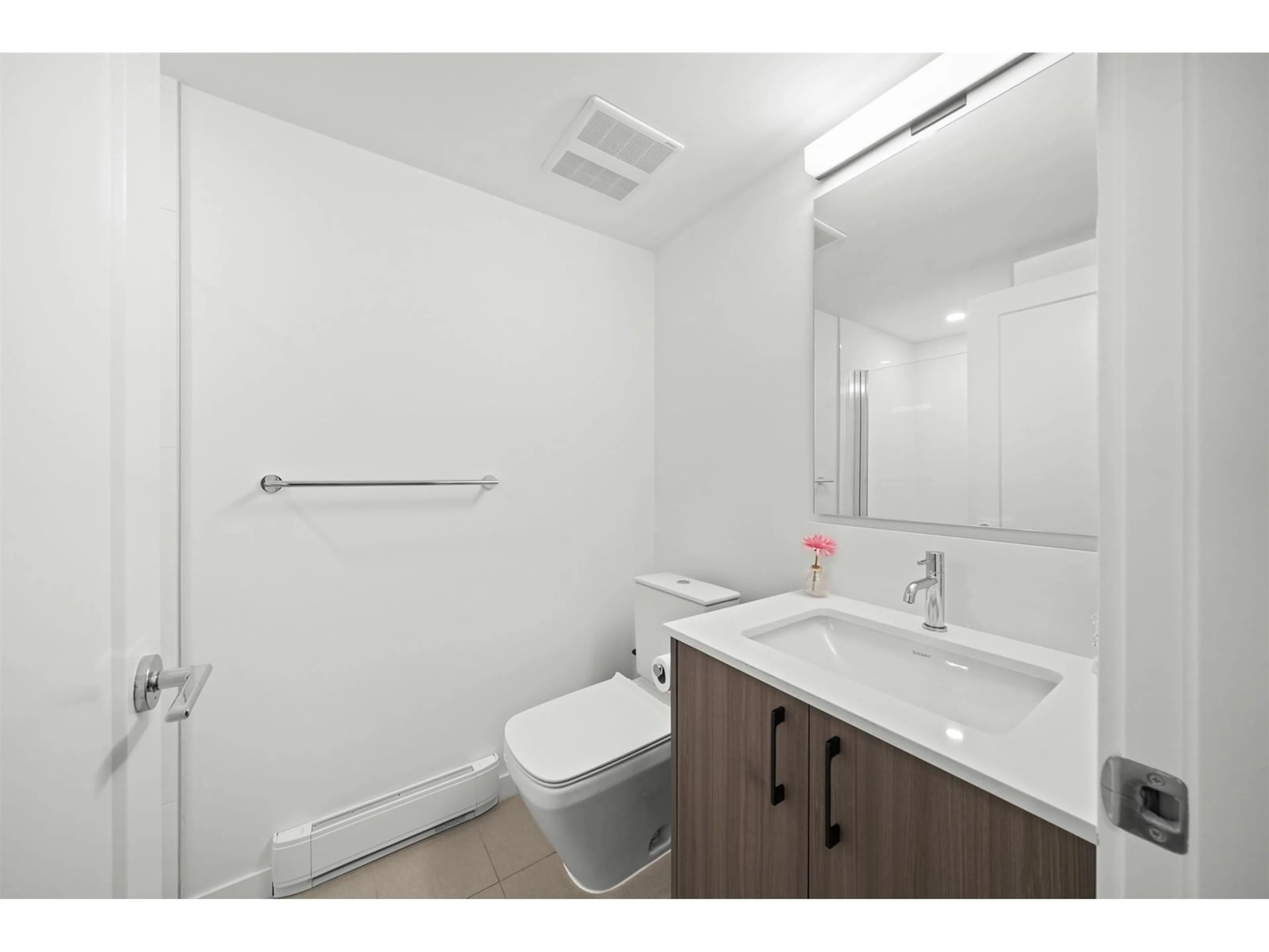 Standard bathroom, unknown for 150 - 15235 SITKA, Surrey British Columbia V3S0A9