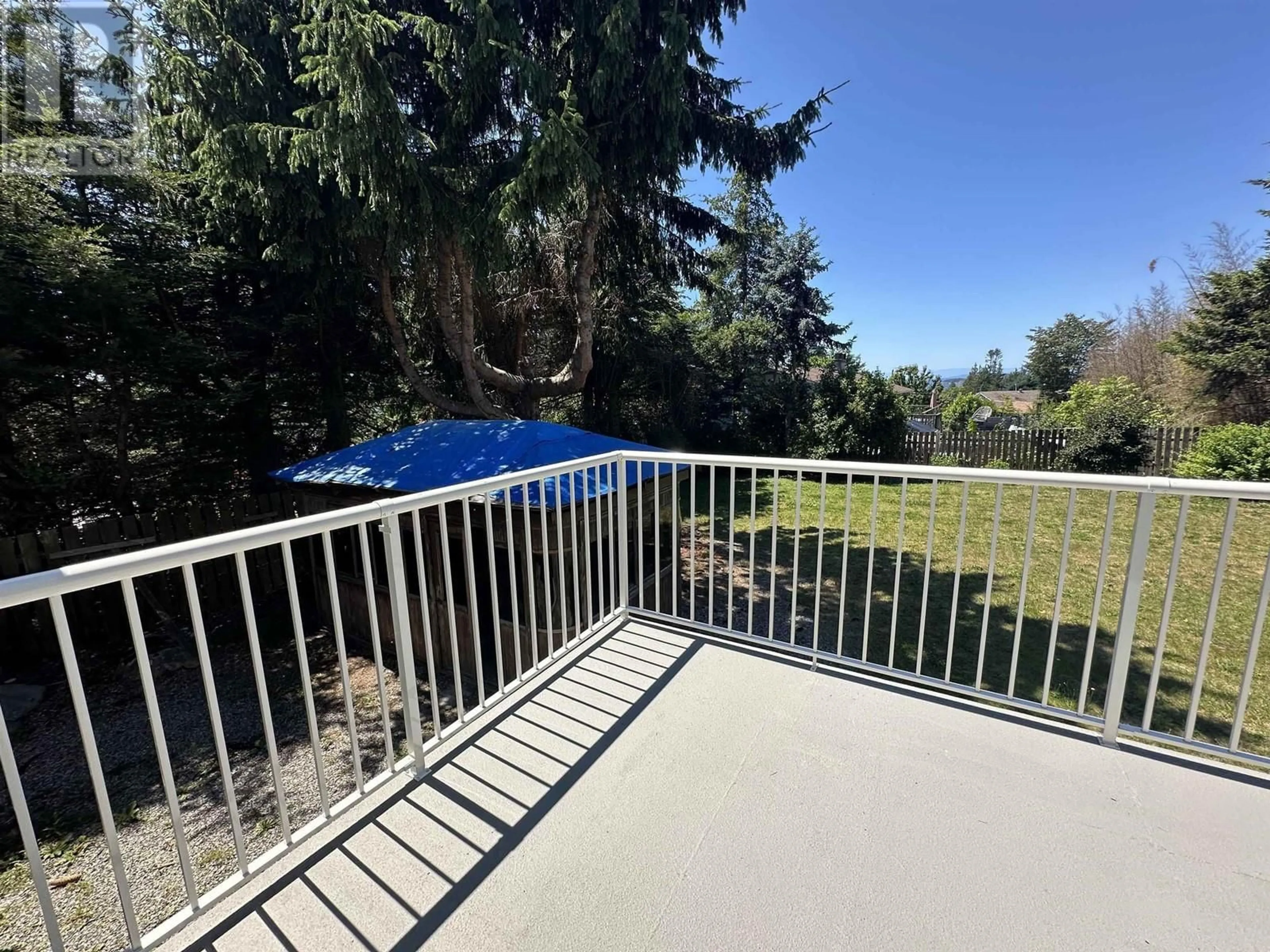 Balcony in the apartment, water/lake/river/ocean view for 4987 LAUREL AVENUE, Sechelt British Columbia V0N3A2