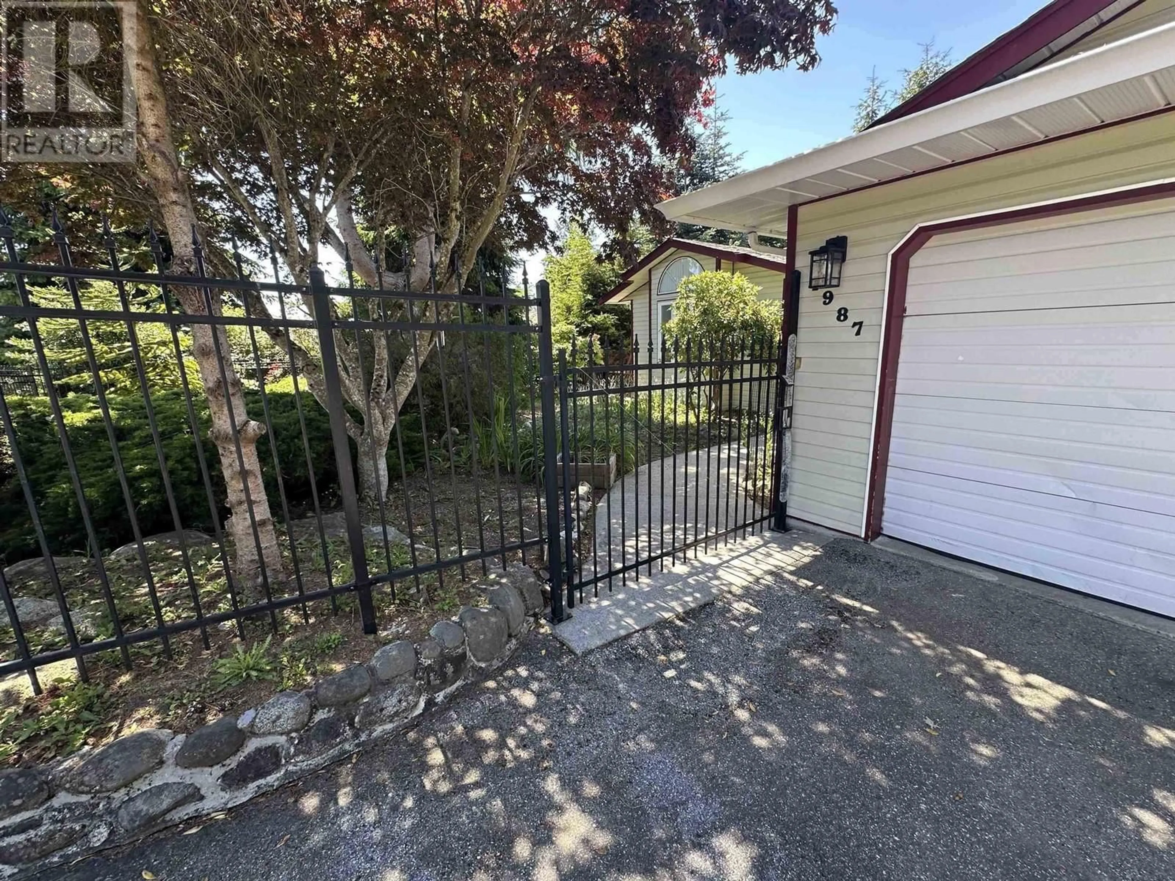 A pic from outside/outdoor area/front of a property/back of a property/a pic from drone, street for 4987 LAUREL AVENUE, Sechelt British Columbia V0N3A2