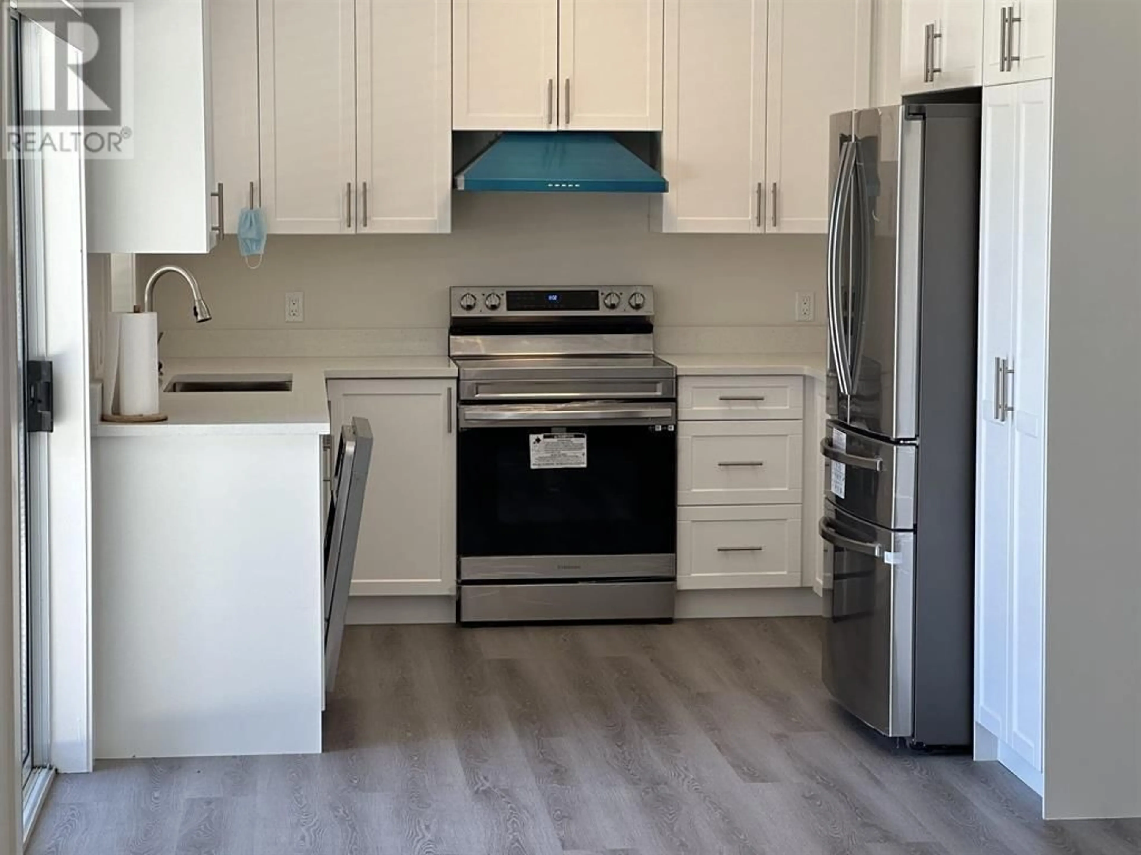 Standard kitchen, wood/laminate floor for 4987 LAUREL AVENUE, Sechelt British Columbia V0N3A2