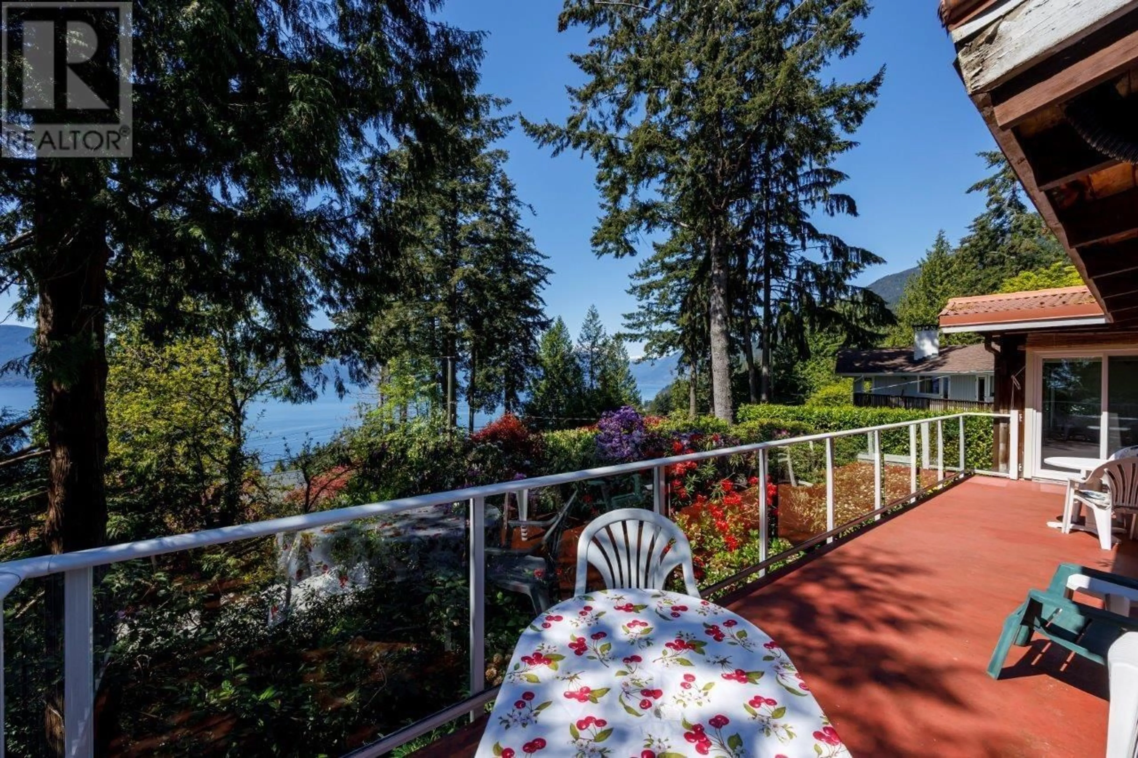 Patio, water/lake/river/ocean view for 90 OCEANVIEW ROAD, Lions Bay British Columbia V0N2E0