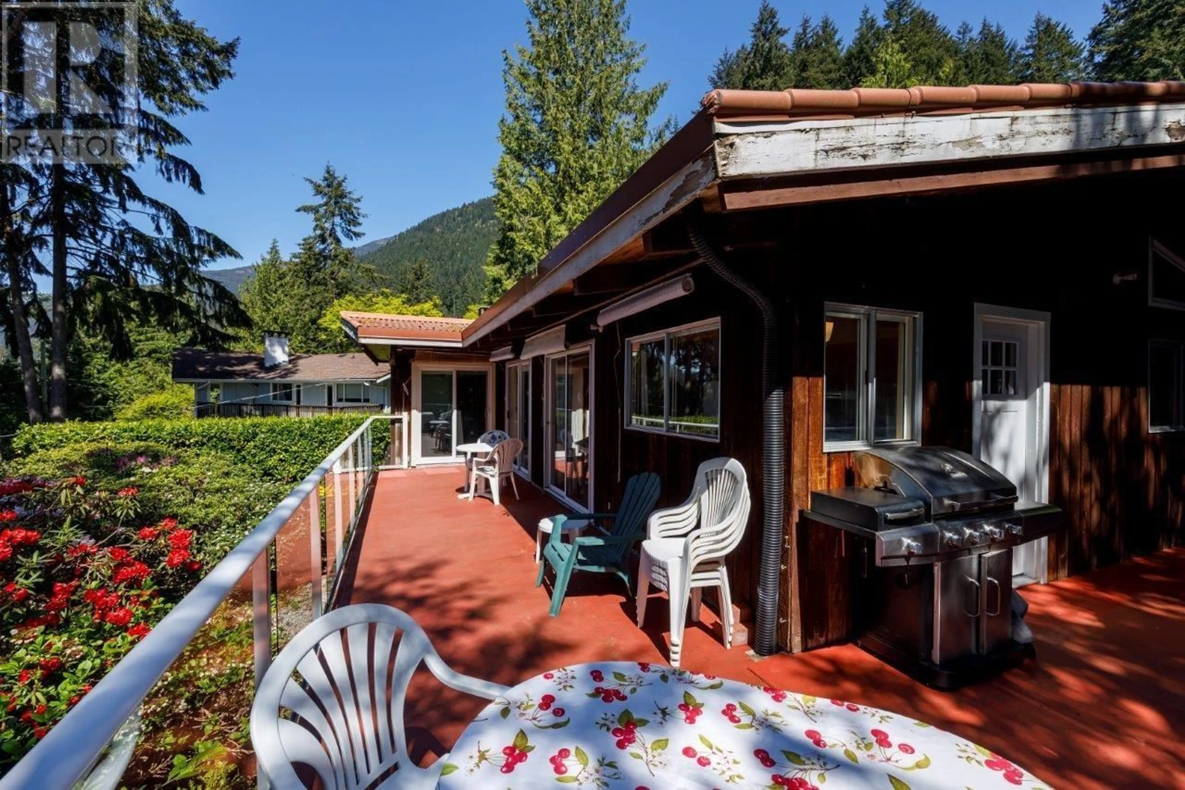 Patio, mountain view for 90 OCEANVIEW ROAD, Lions Bay British Columbia V0N2E0