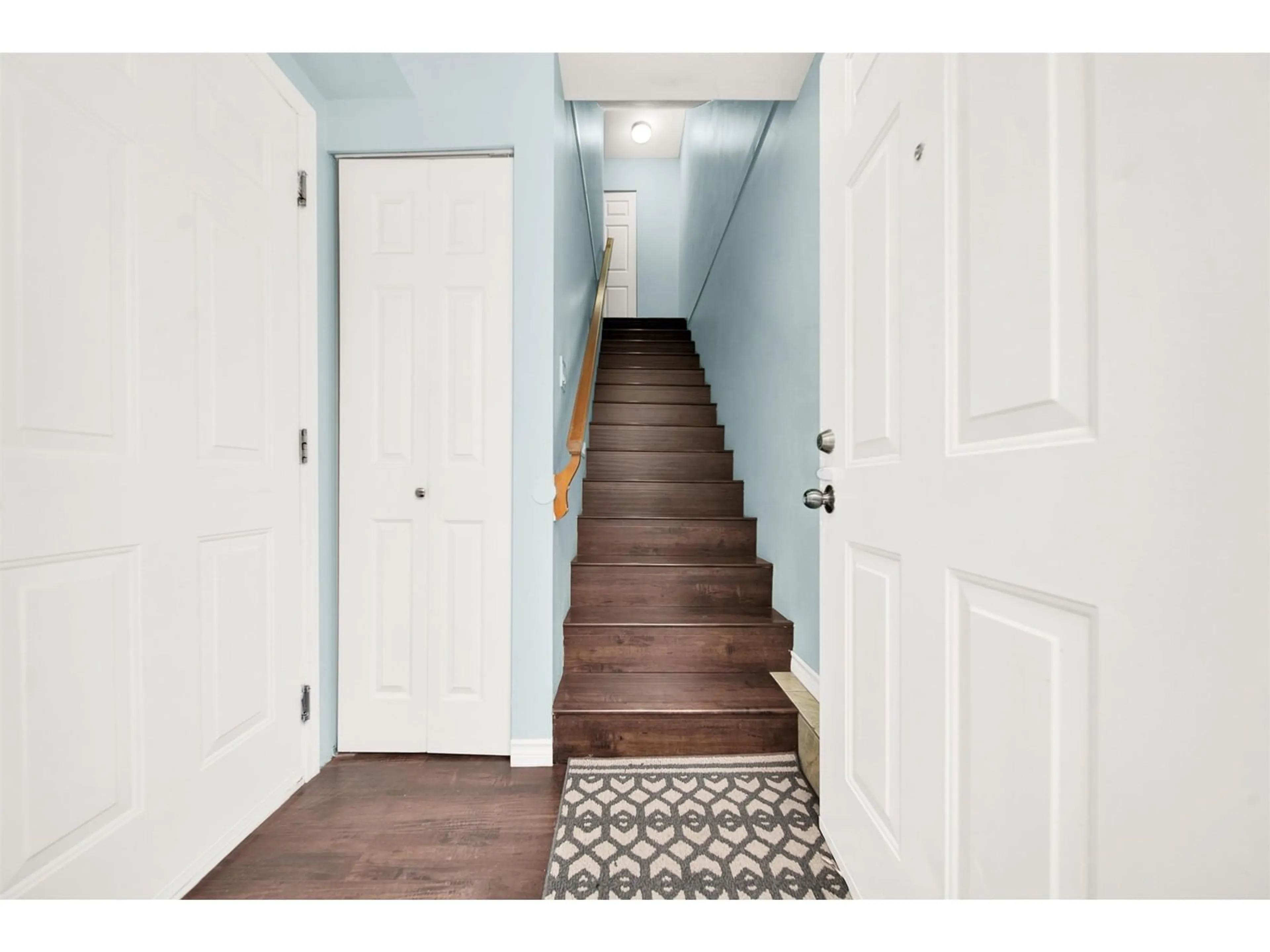 Indoor entryway for 53 - 12730 66, Surrey British Columbia V3W1P3