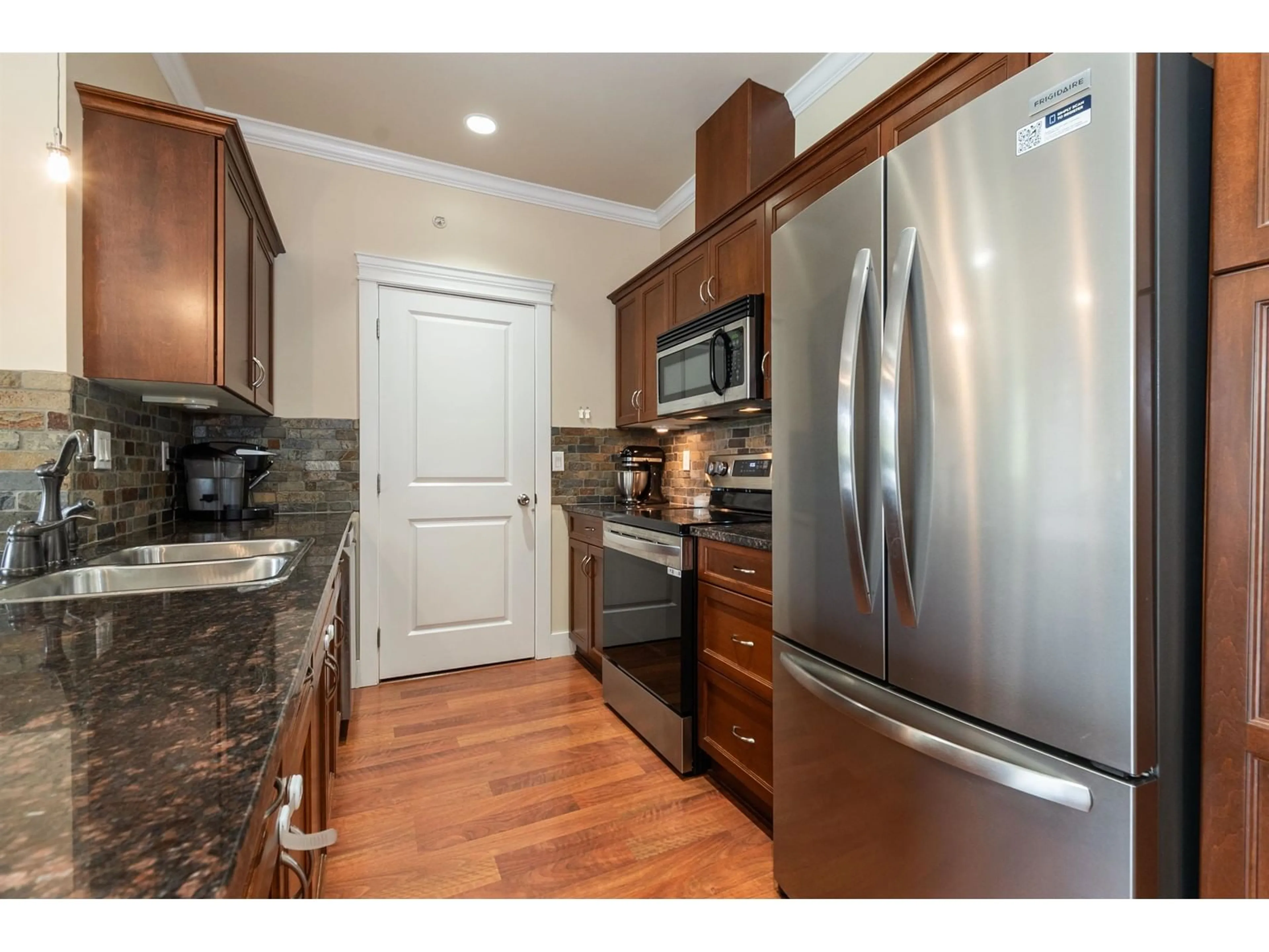 Standard kitchen, unknown for 410 - 2068 SANDALWOOD, Abbotsford British Columbia V2S3H6