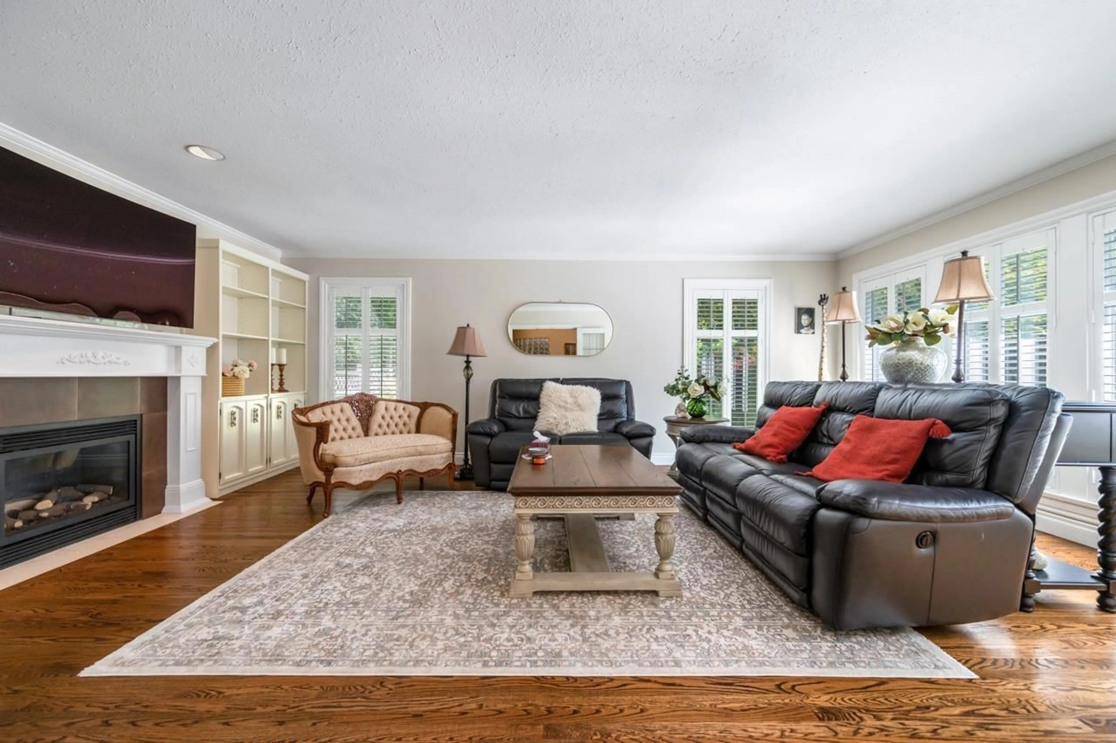 Living room with furniture, unknown for 12967 21A, Surrey British Columbia V4A8H5