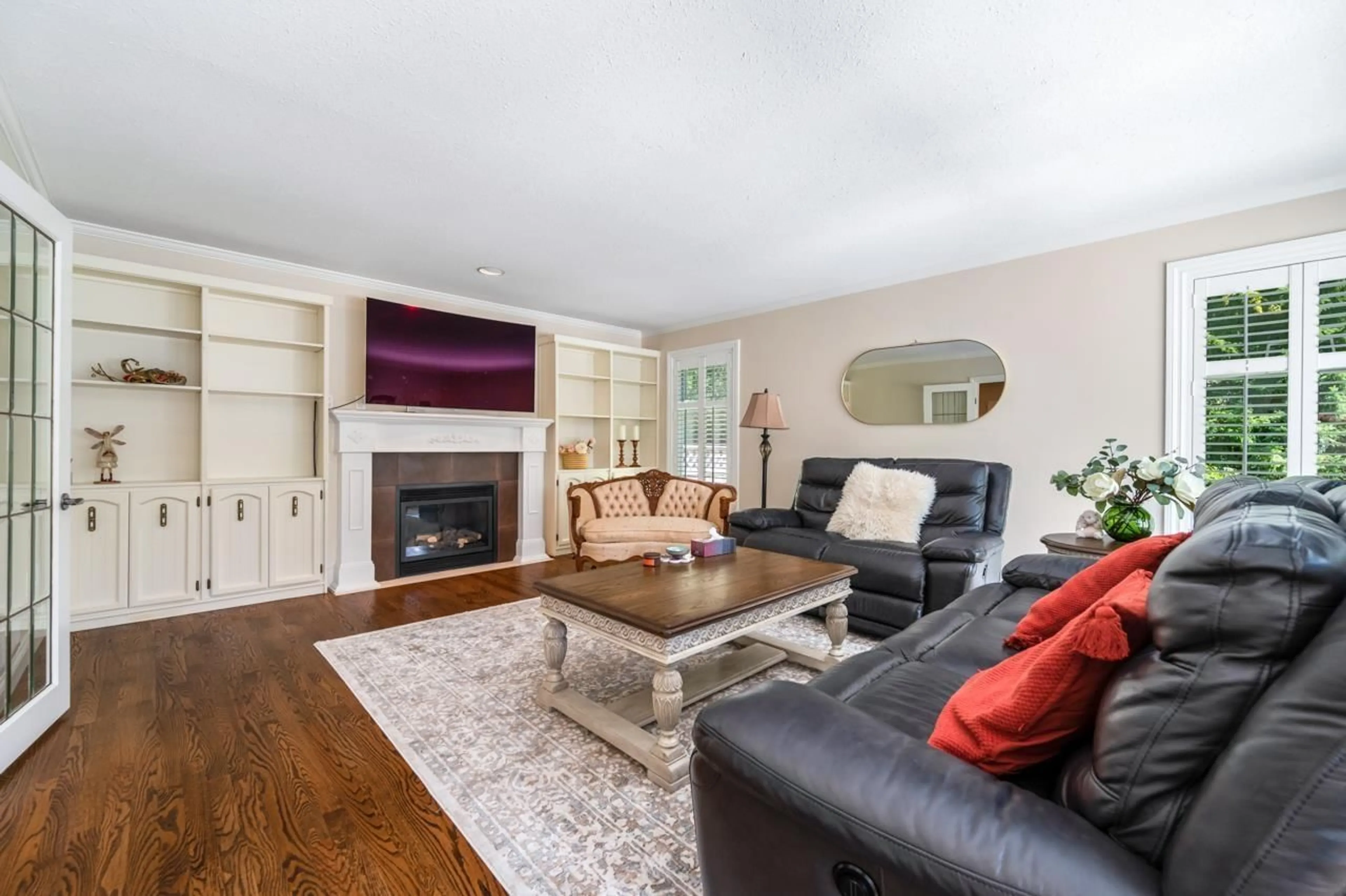 Living room with furniture, wood/laminate floor for 12967 21A, Surrey British Columbia V4A8H5