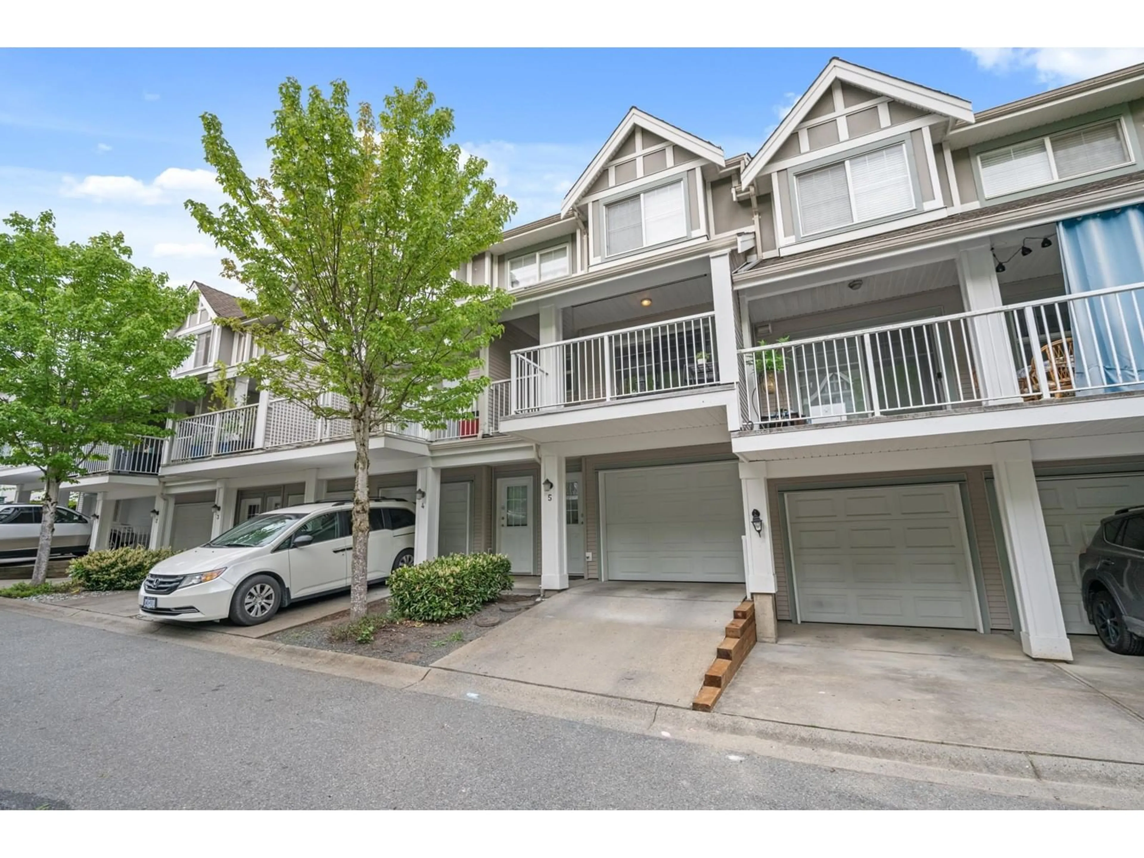 A pic from outside/outdoor area/front of a property/back of a property/a pic from drone, street for 5 - 6555 192A, Surrey British Columbia V4N0A2