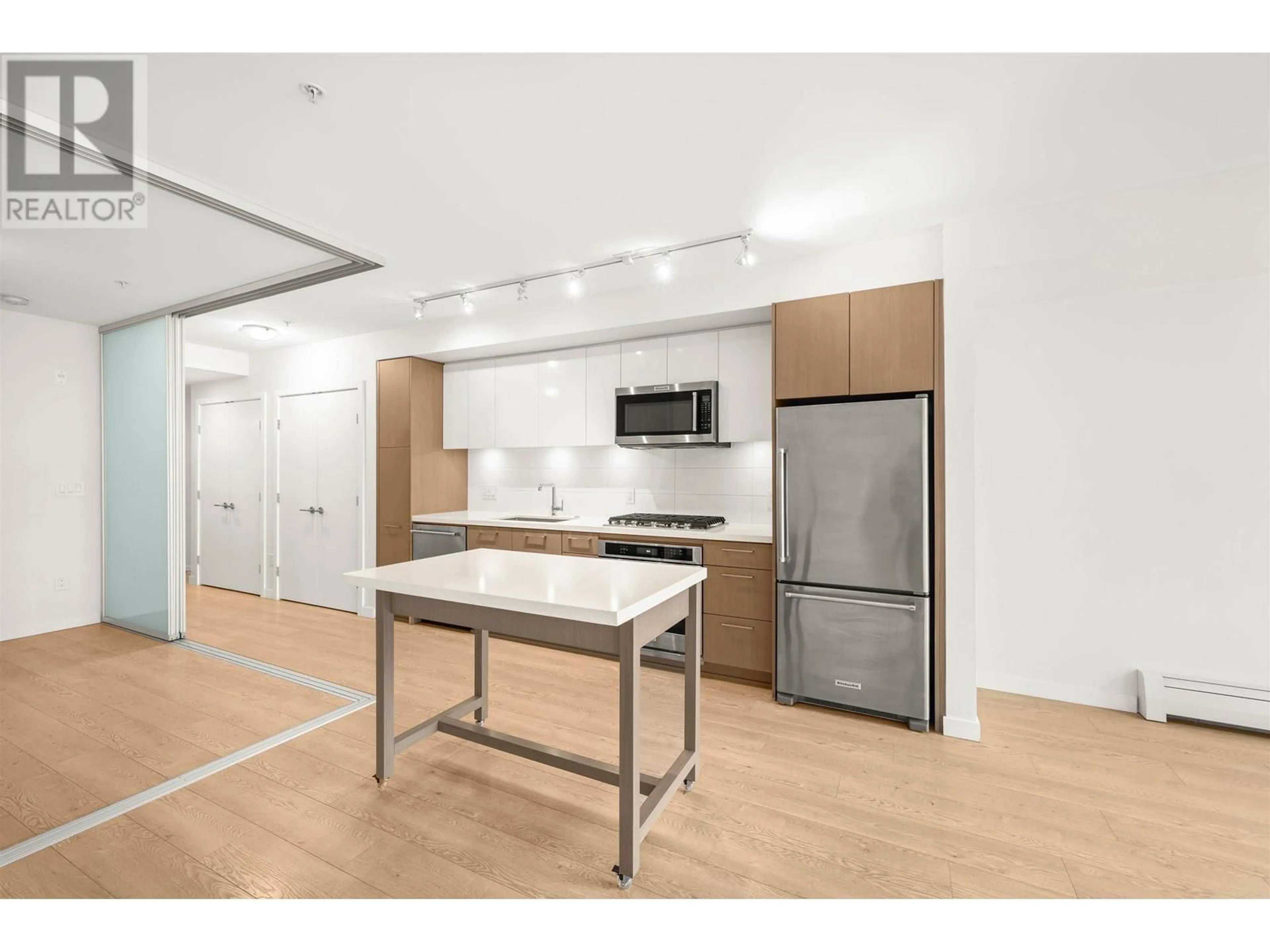 Standard kitchen, unknown for 518 - 384 1ST AVENUE, Vancouver British Columbia V5T0G5