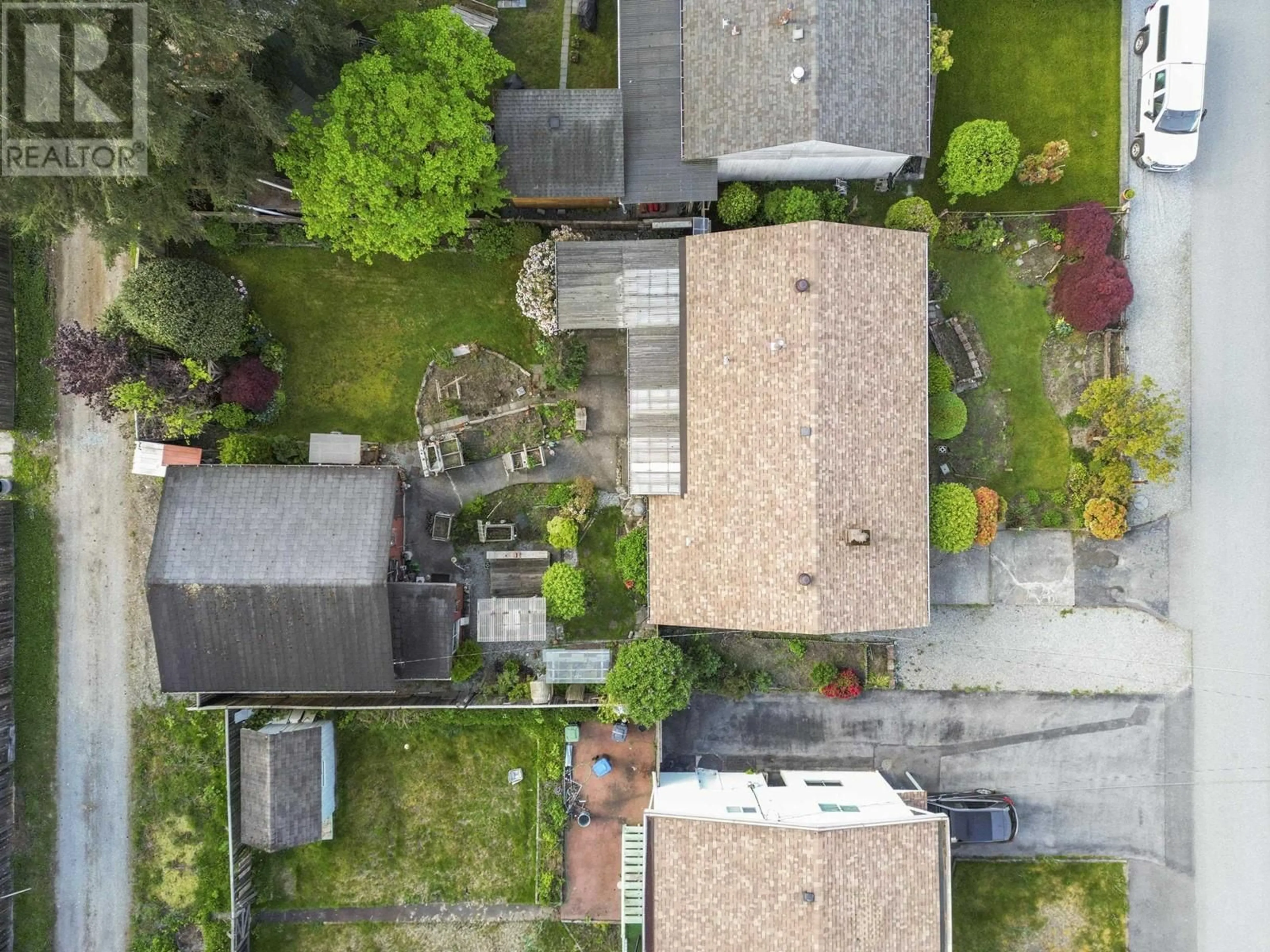 A pic from outside/outdoor area/front of a property/back of a property/a pic from drone, street for 3824 INVERNESS STREET, Port Coquitlam British Columbia V3B3B8