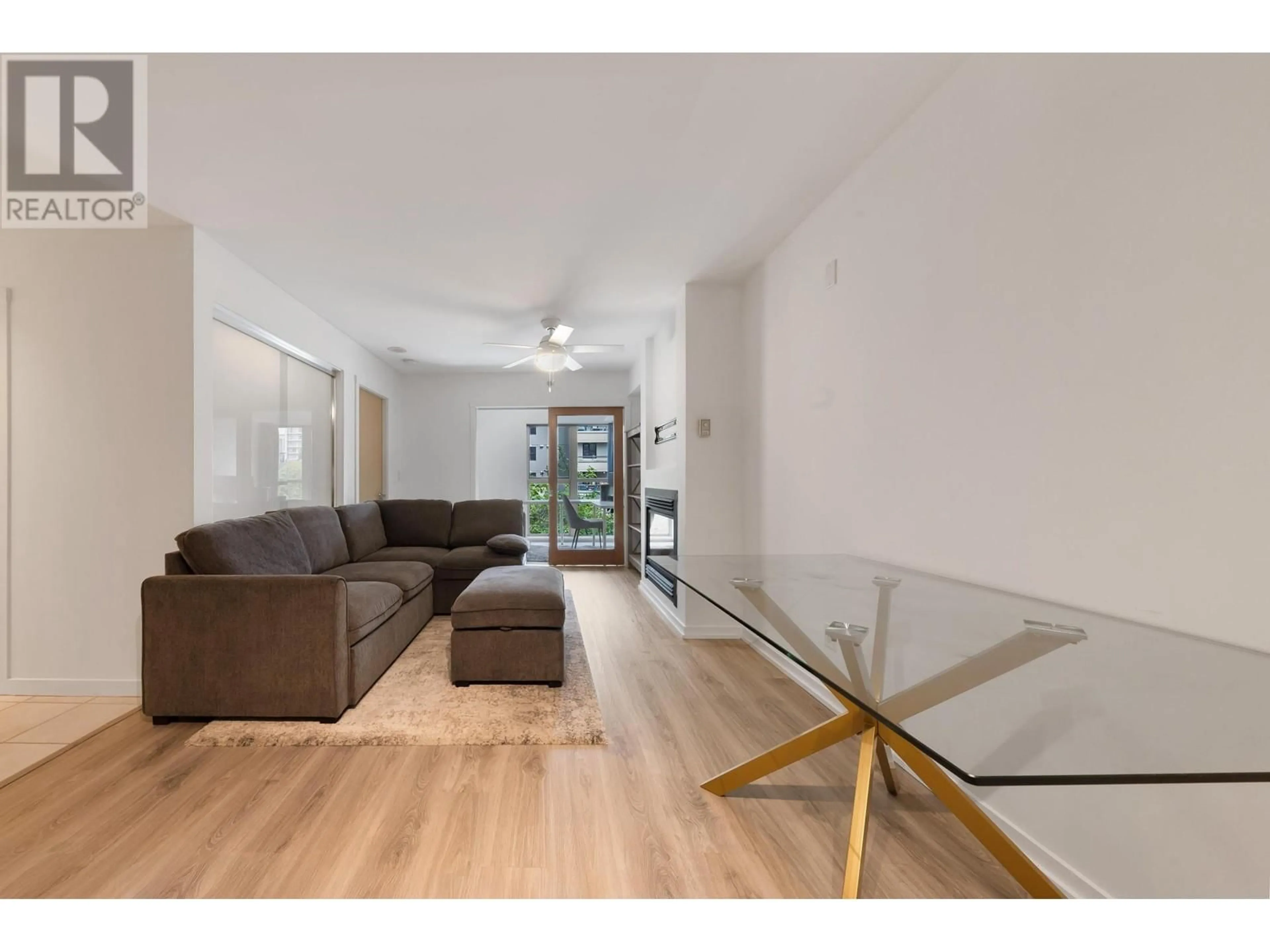Living room with furniture, wood/laminate floor for 505 - 969 RICHARDS STREET, Vancouver British Columbia V6B1A8