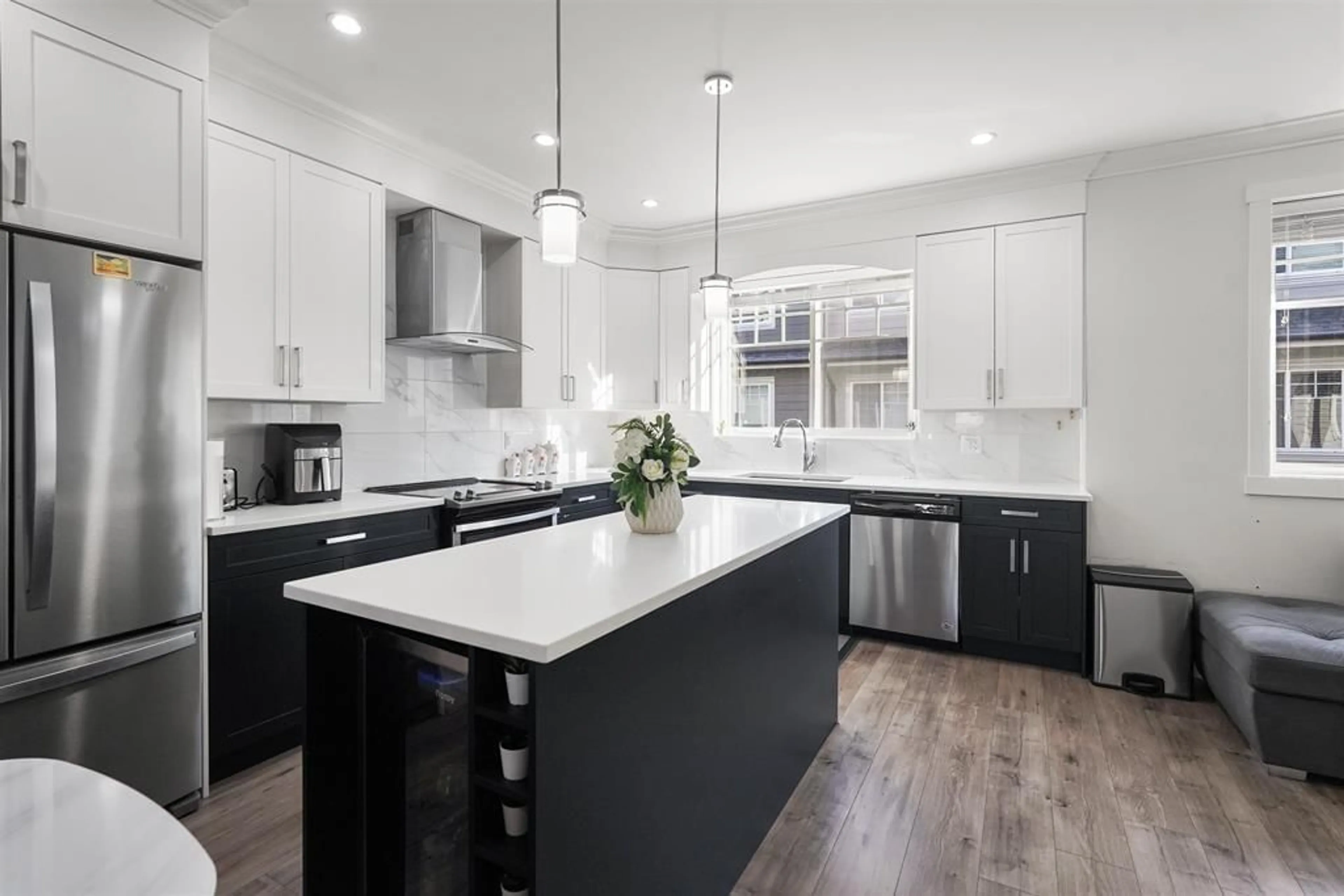 Contemporary kitchen, unknown for 35 - 13898 64, Surrey British Columbia V3W1L6