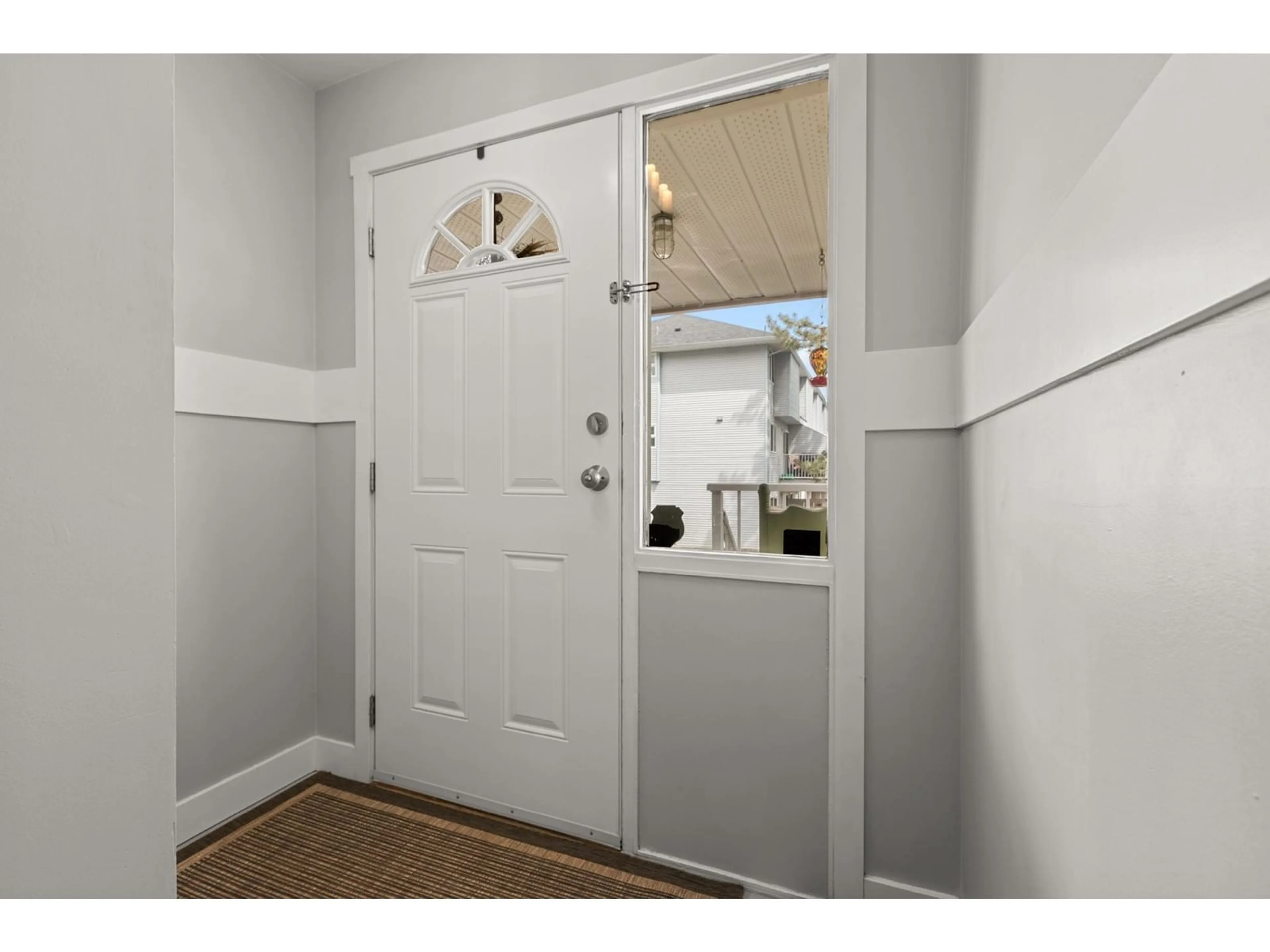 Indoor entryway for 6 - 3087 IMMEL, Abbotsford British Columbia V2S6Z6