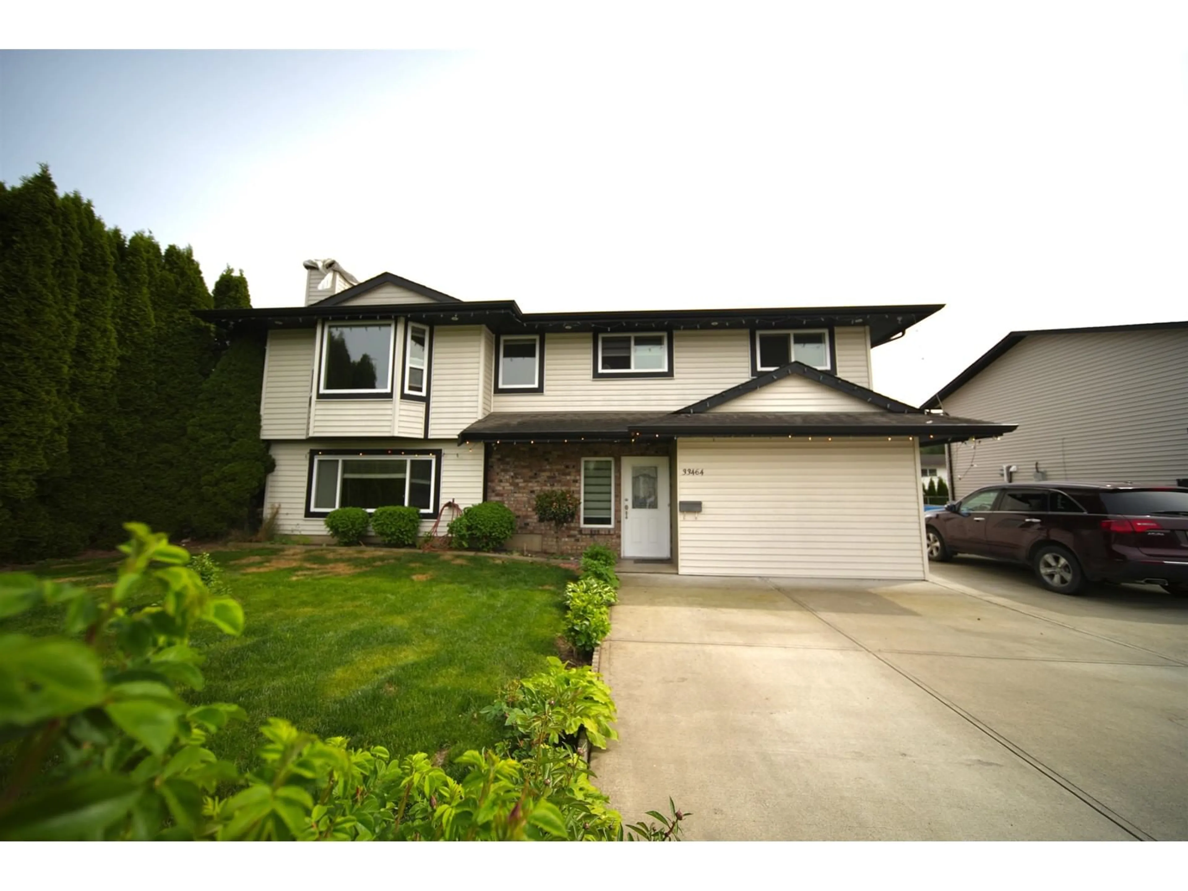 Home with vinyl exterior material, street for 33464 KINGSLEY, Abbotsford British Columbia V2S6J6