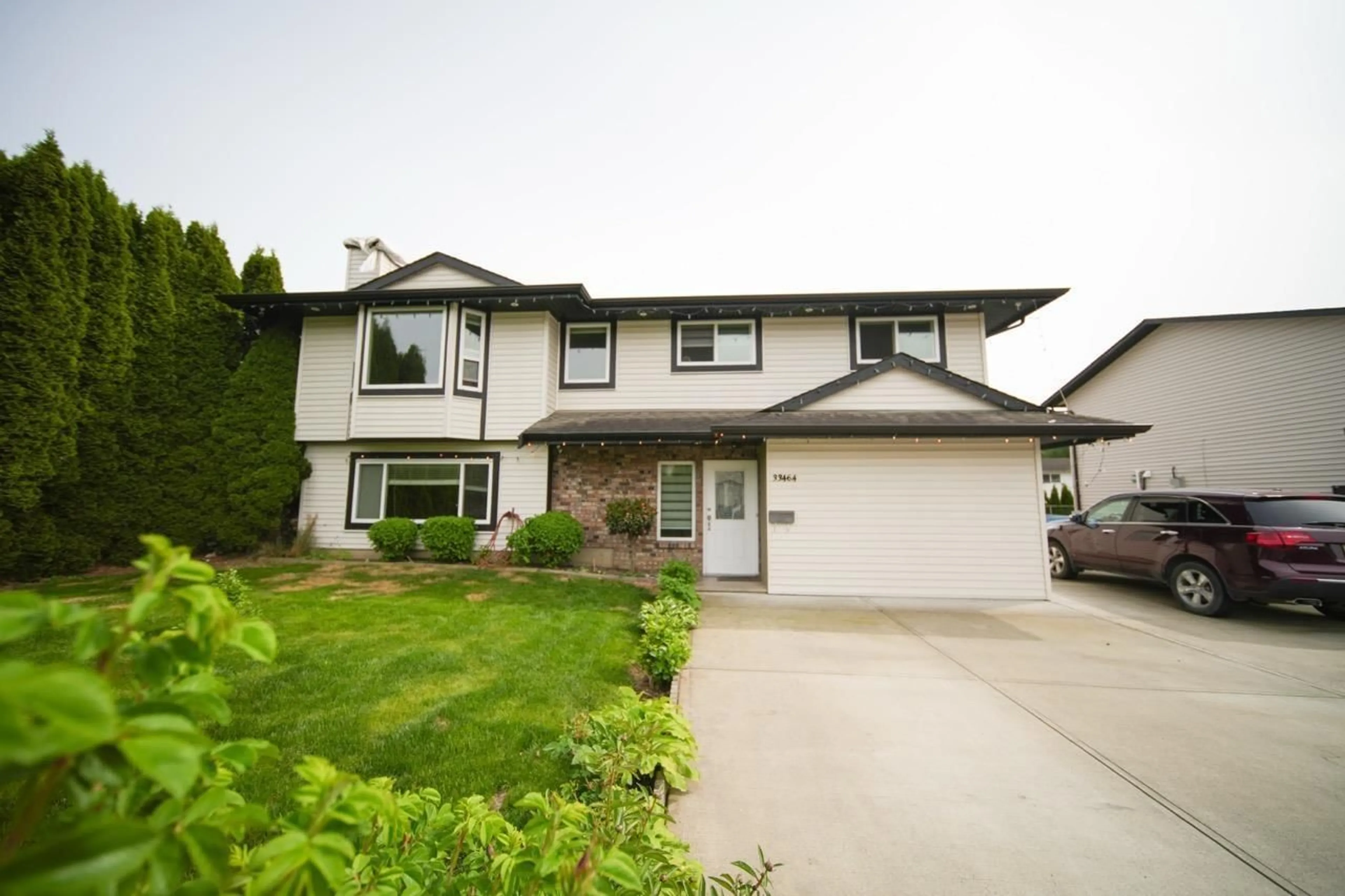 Home with vinyl exterior material, street for 33464 KINGSLEY, Abbotsford British Columbia V2S6J6