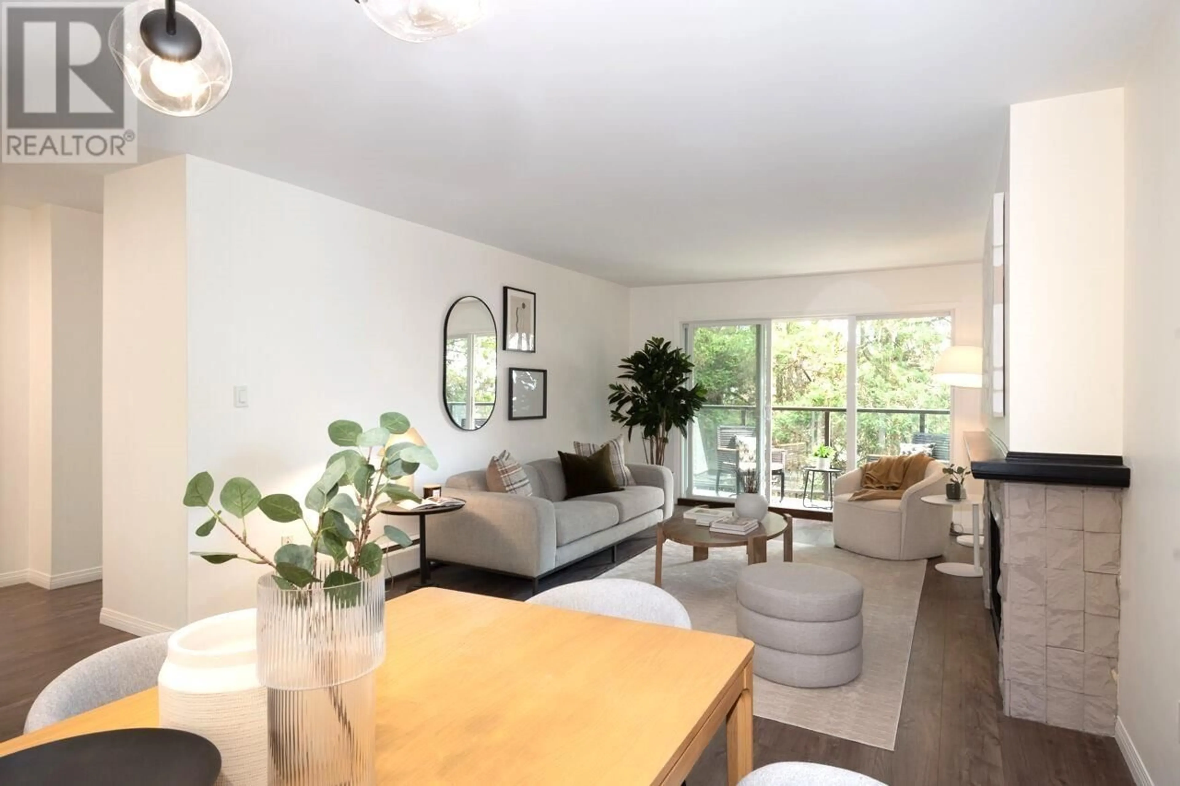 Living room with furniture, unknown for 304 - 1515 CHESTERFIELD AVENUE, North Vancouver British Columbia V7M2N5