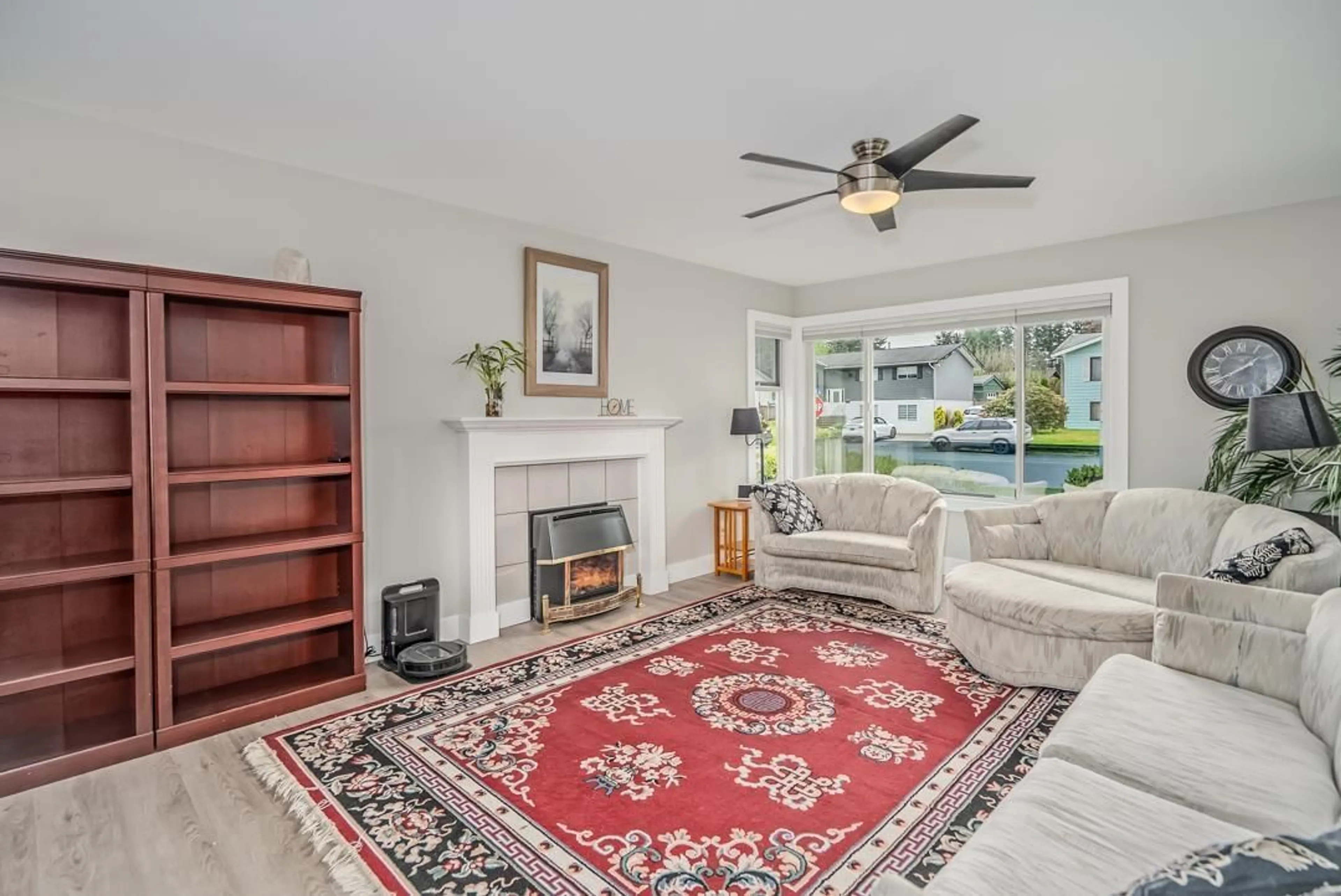 Living room with furniture, carpet floor for 33275 CHERRY, Mission British Columbia V2V2V3