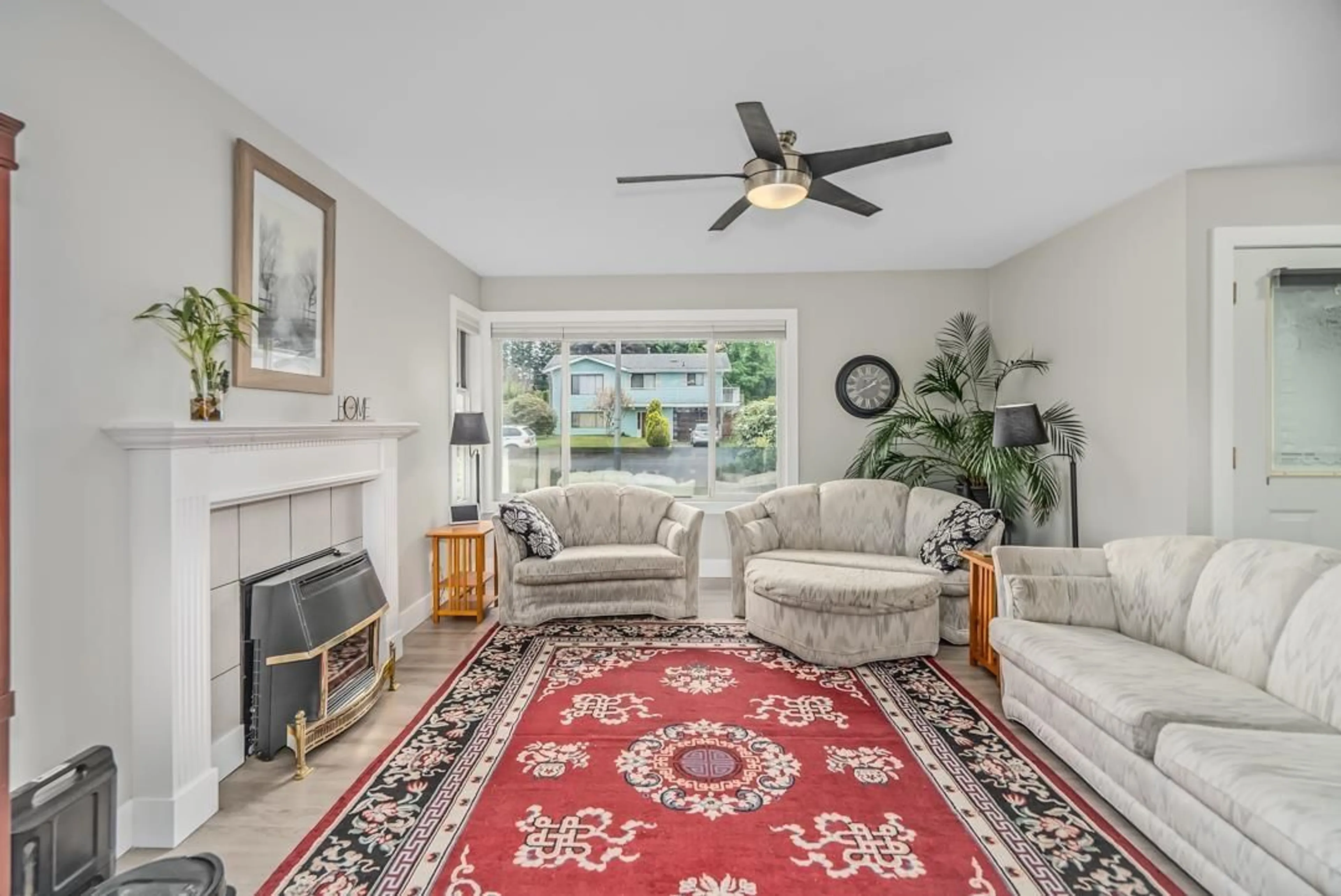 Living room with furniture, unknown for 33275 CHERRY, Mission British Columbia V2V2V3