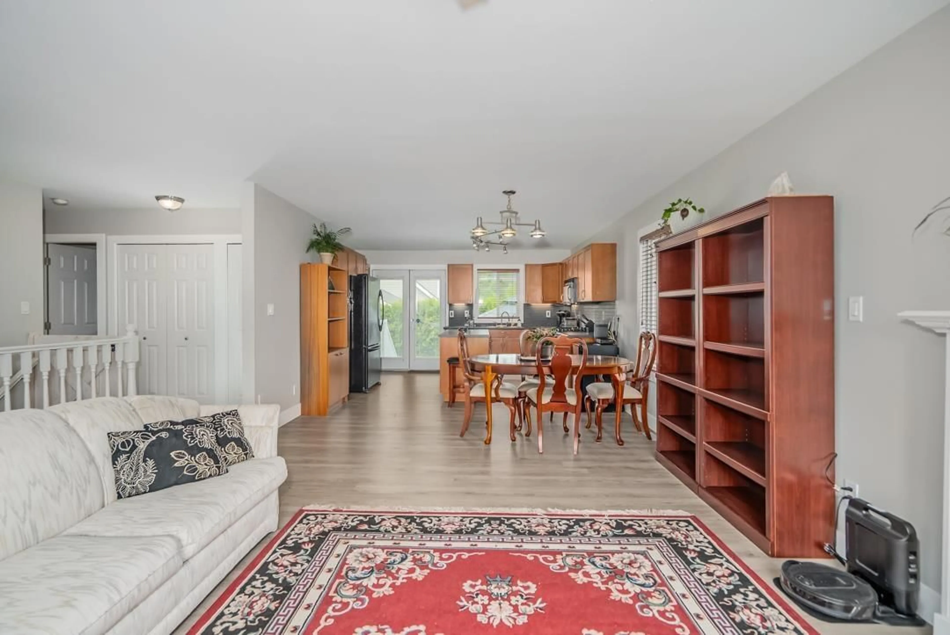 Living room with furniture, unknown for 33275 CHERRY, Mission British Columbia V2V2V3