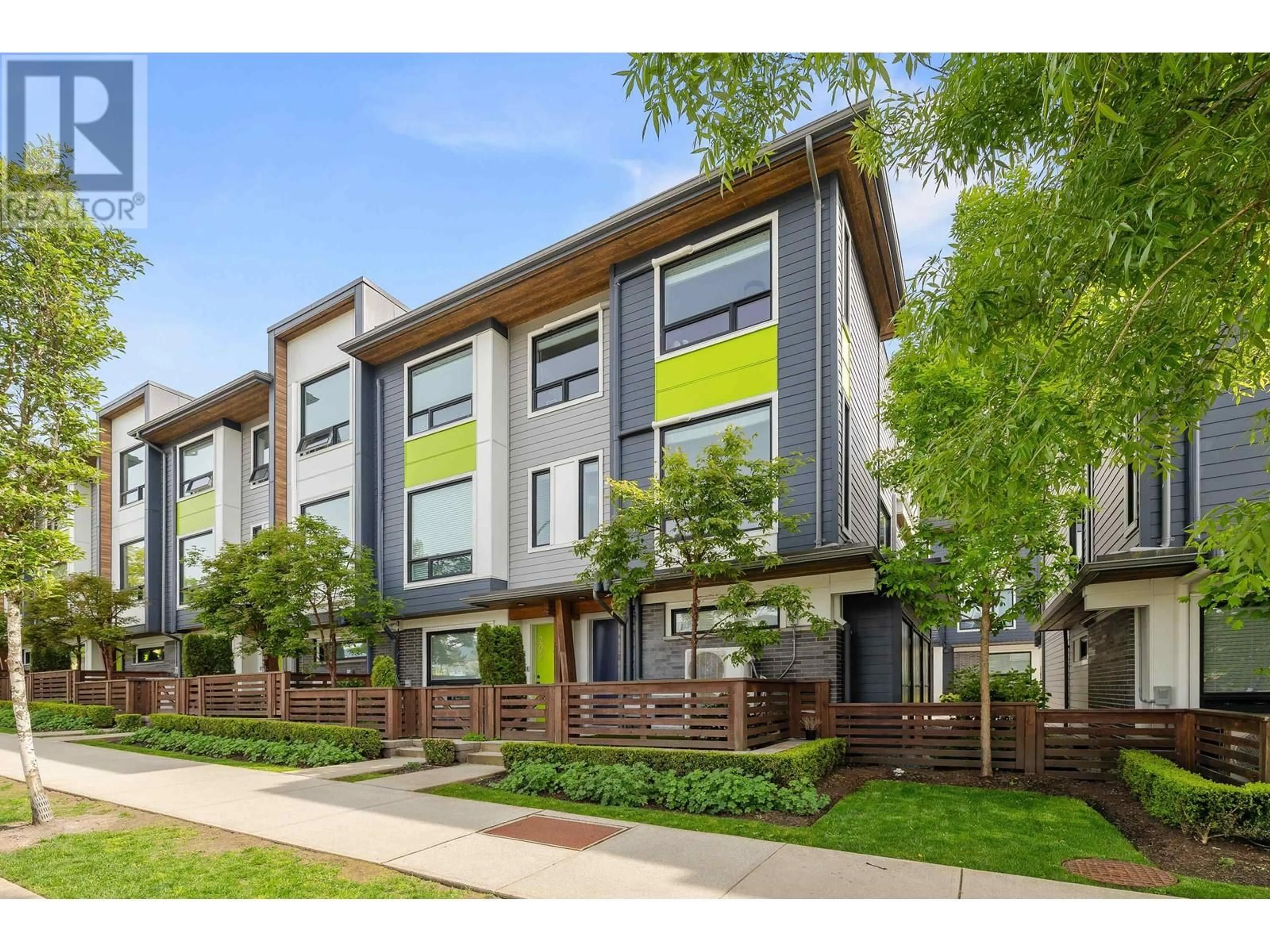 Unknown for 201 - 3105 ST GEORGE STREET, Port Moody British Columbia V3H2H6
