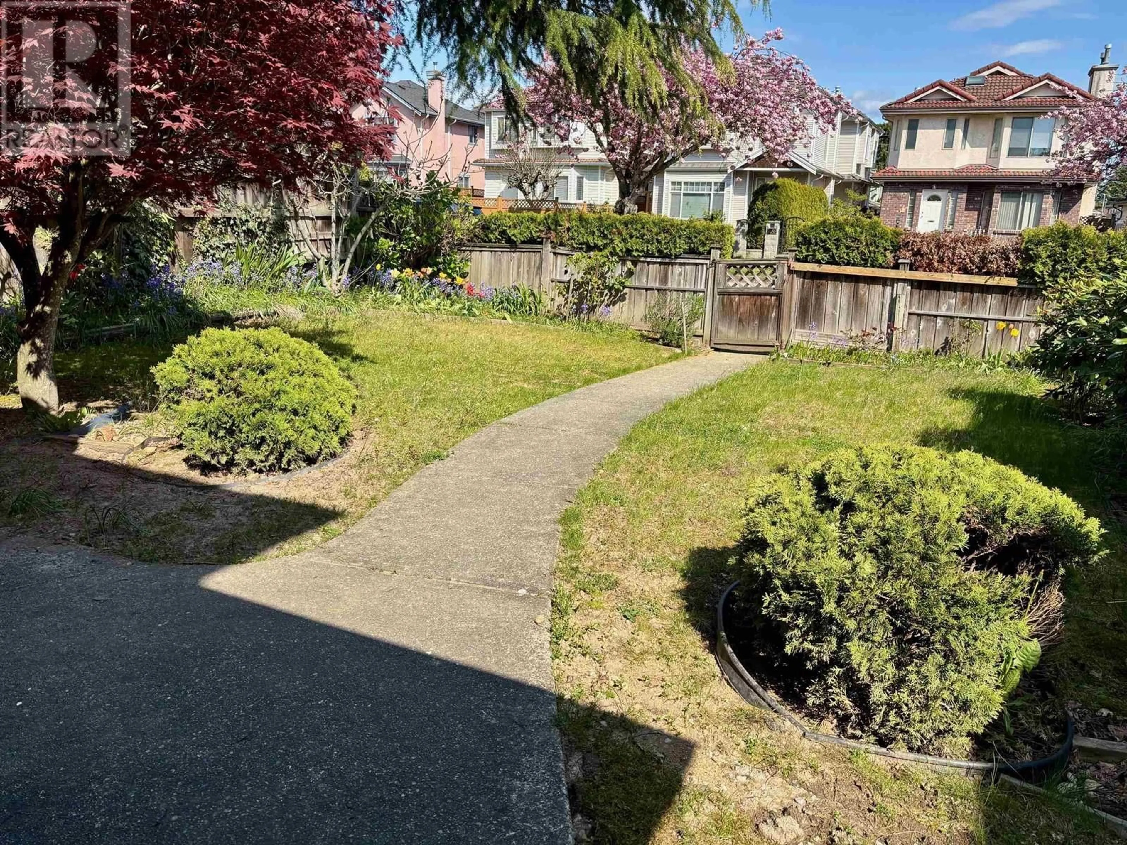 A pic from outside/outdoor area/front of a property/back of a property/a pic from drone, street for 8491 CARTIER STREET, Vancouver British Columbia V6P4T7