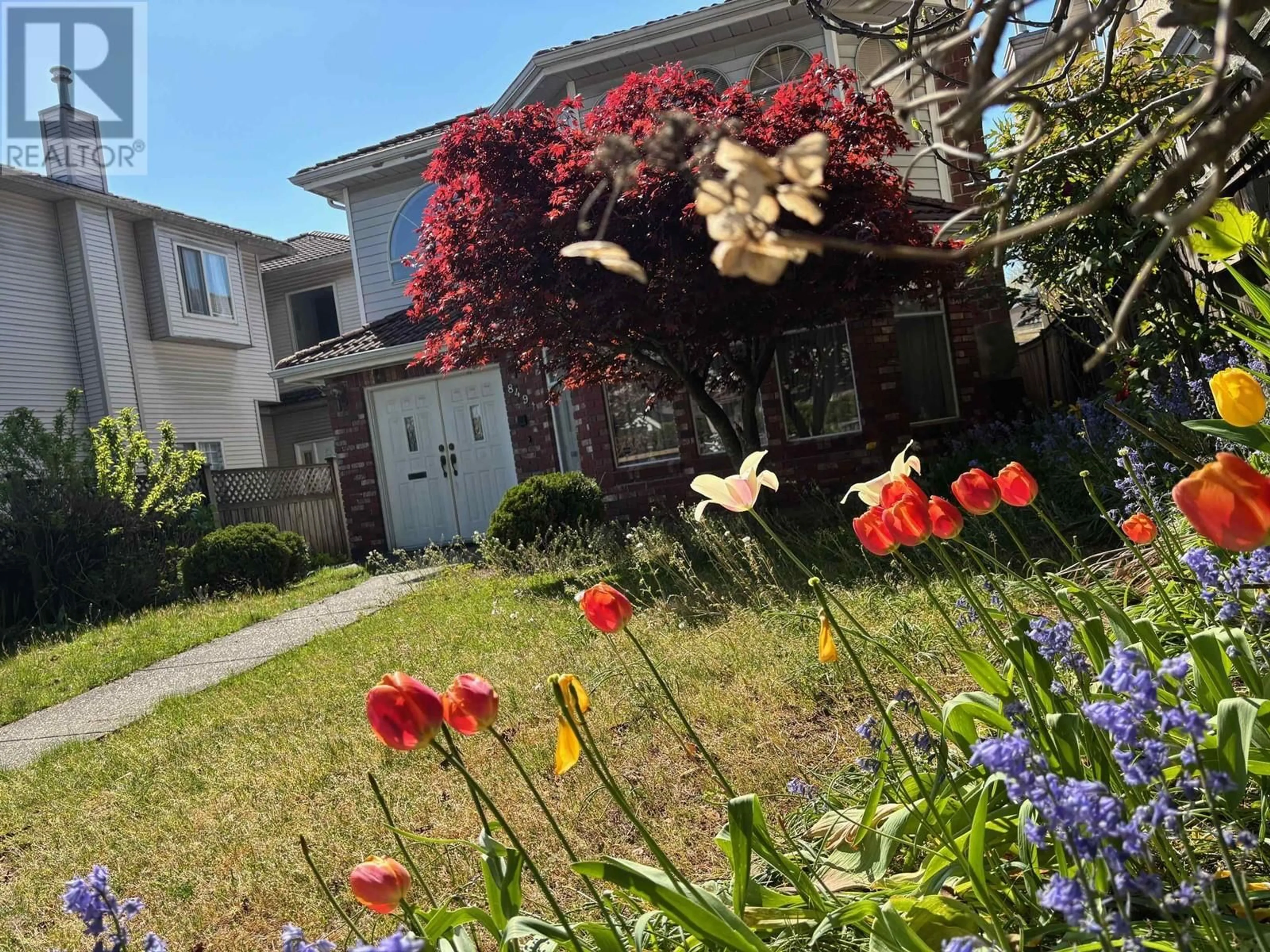 A pic from outside/outdoor area/front of a property/back of a property/a pic from drone, street for 8491 CARTIER STREET, Vancouver British Columbia V6P4T7