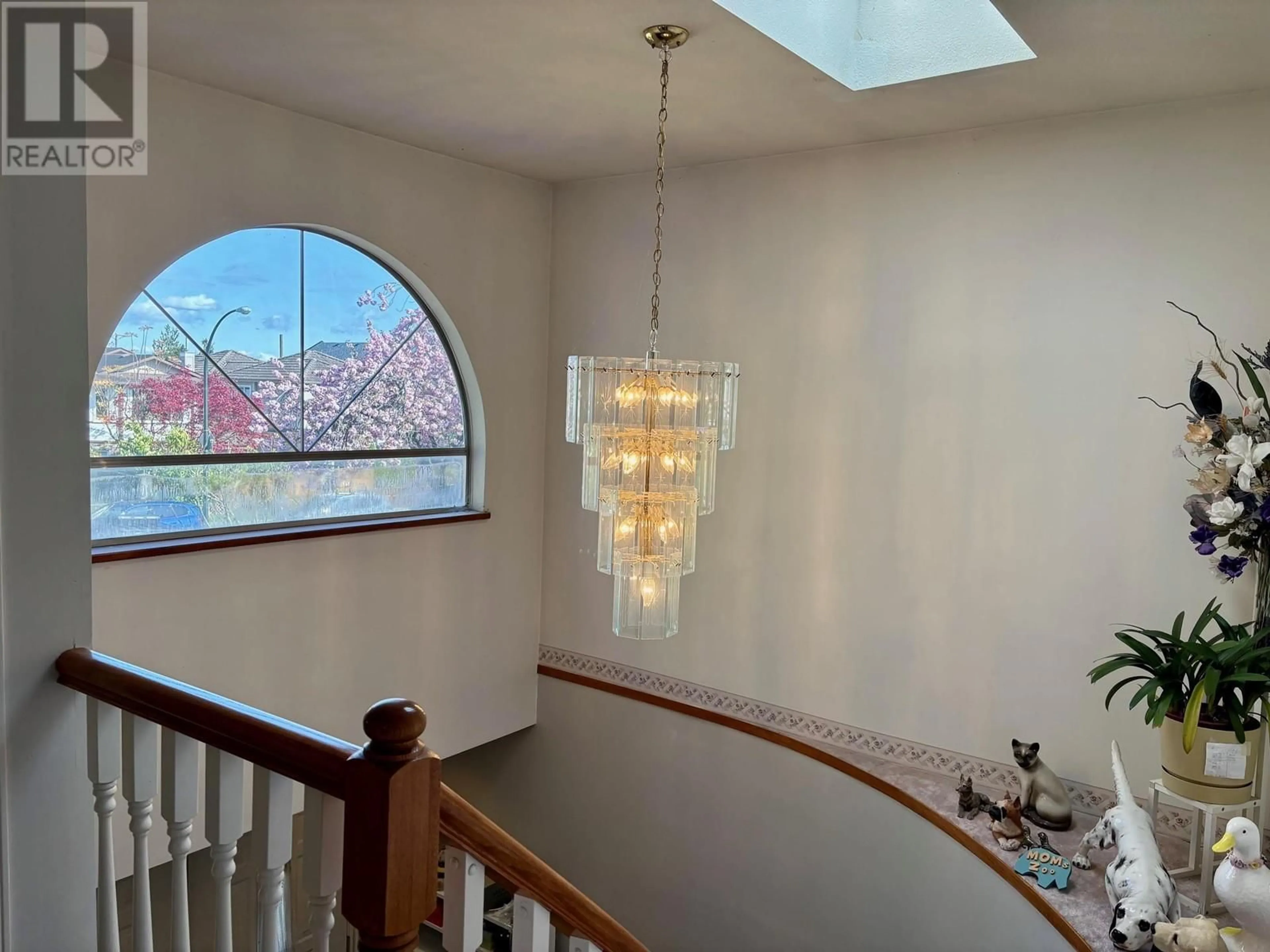Indoor foyer for 8491 CARTIER STREET, Vancouver British Columbia V6P4T7