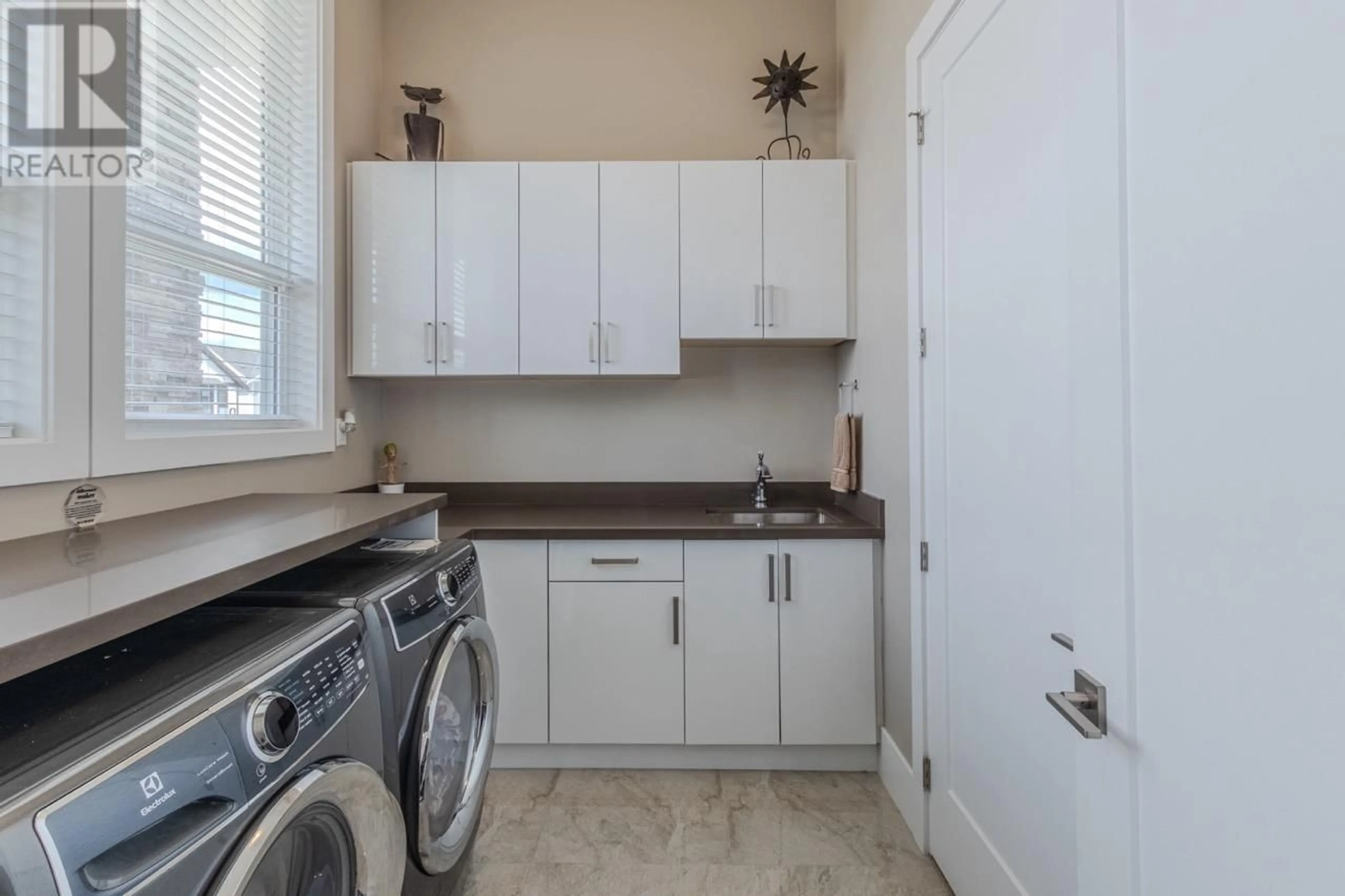 Laundry room for 10556 MCVEETY STREET, Maple Ridge British Columbia V2W0K3