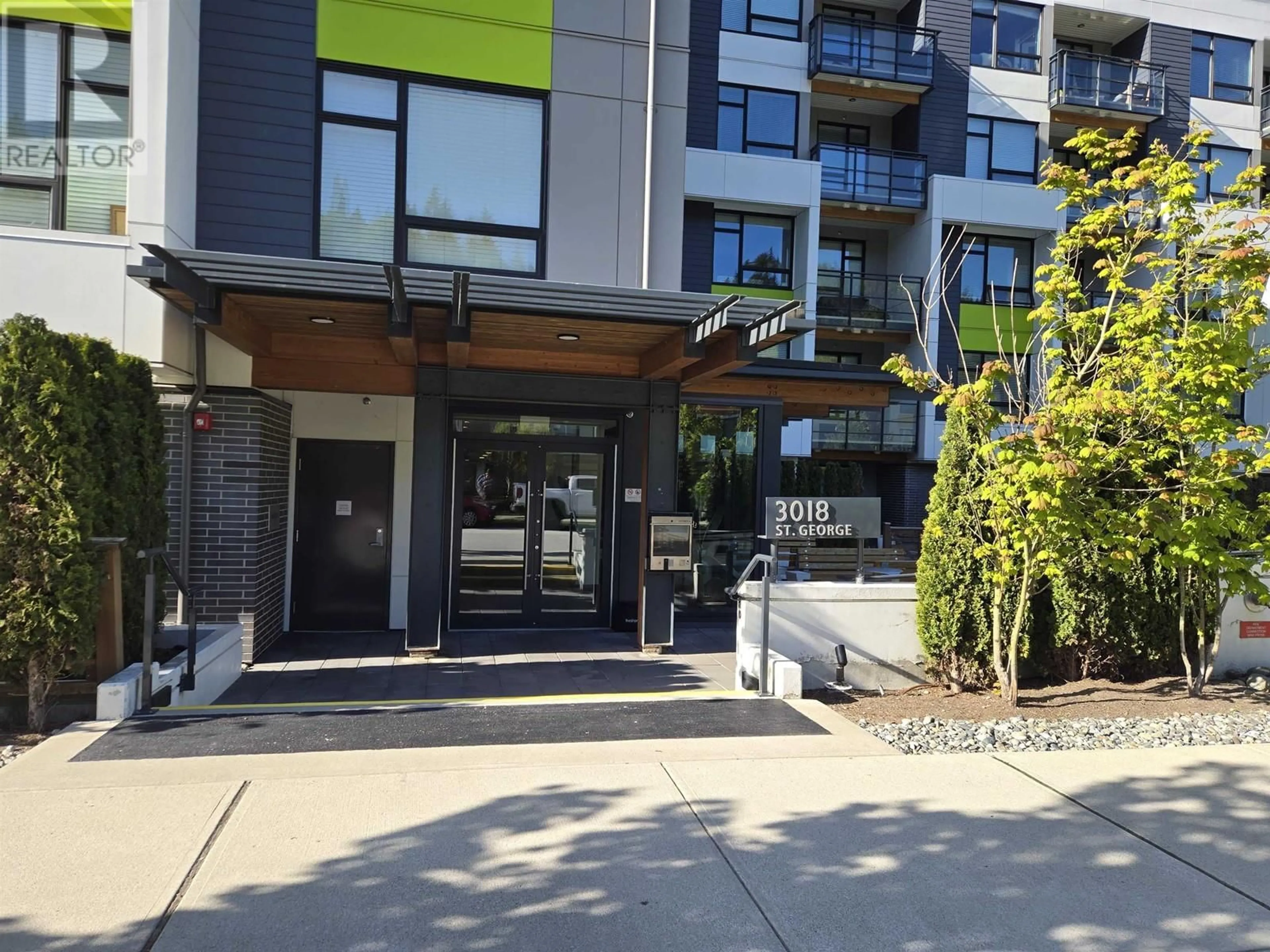 Indoor foyer for 403 - 3018 ST GEORGE STREET, Port Moody British Columbia V3H0L4