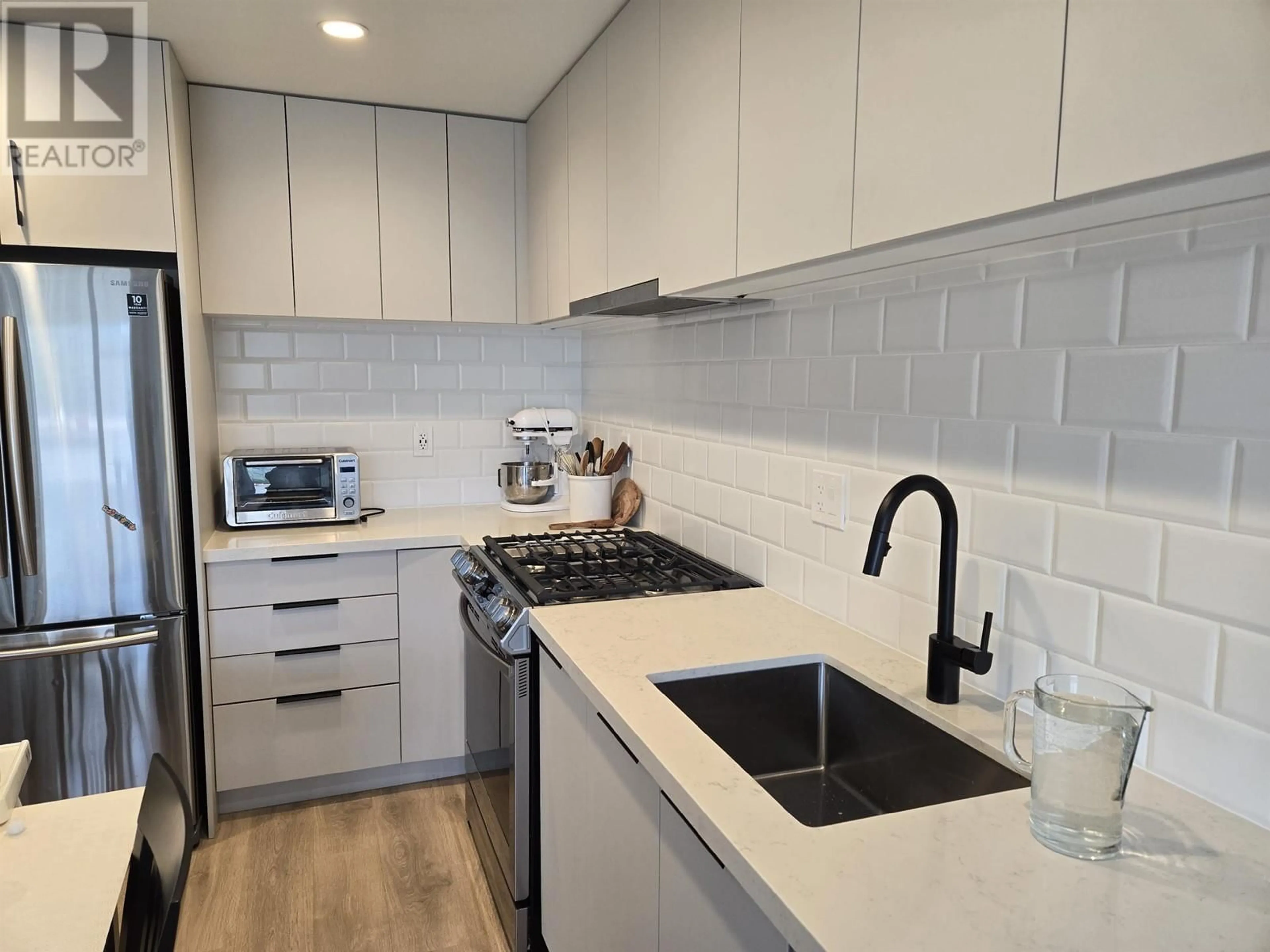 Standard kitchen, ceramic/tile floor for 403 - 3018 ST GEORGE STREET, Port Moody British Columbia V3H0L4