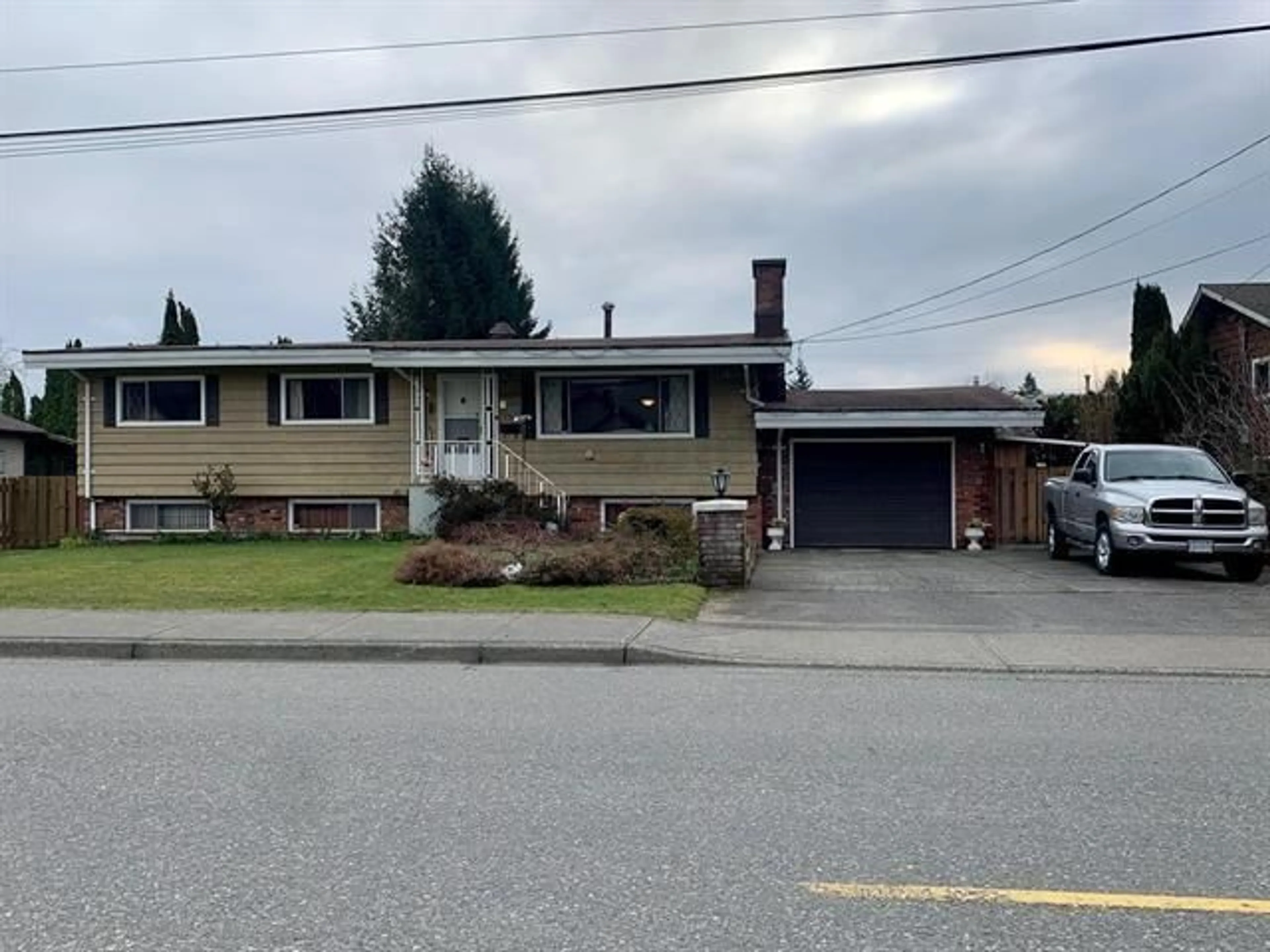 Home with vinyl exterior material, street for 45596 LEWIS AVENUE, Chilliwack British Columbia V2P3C6