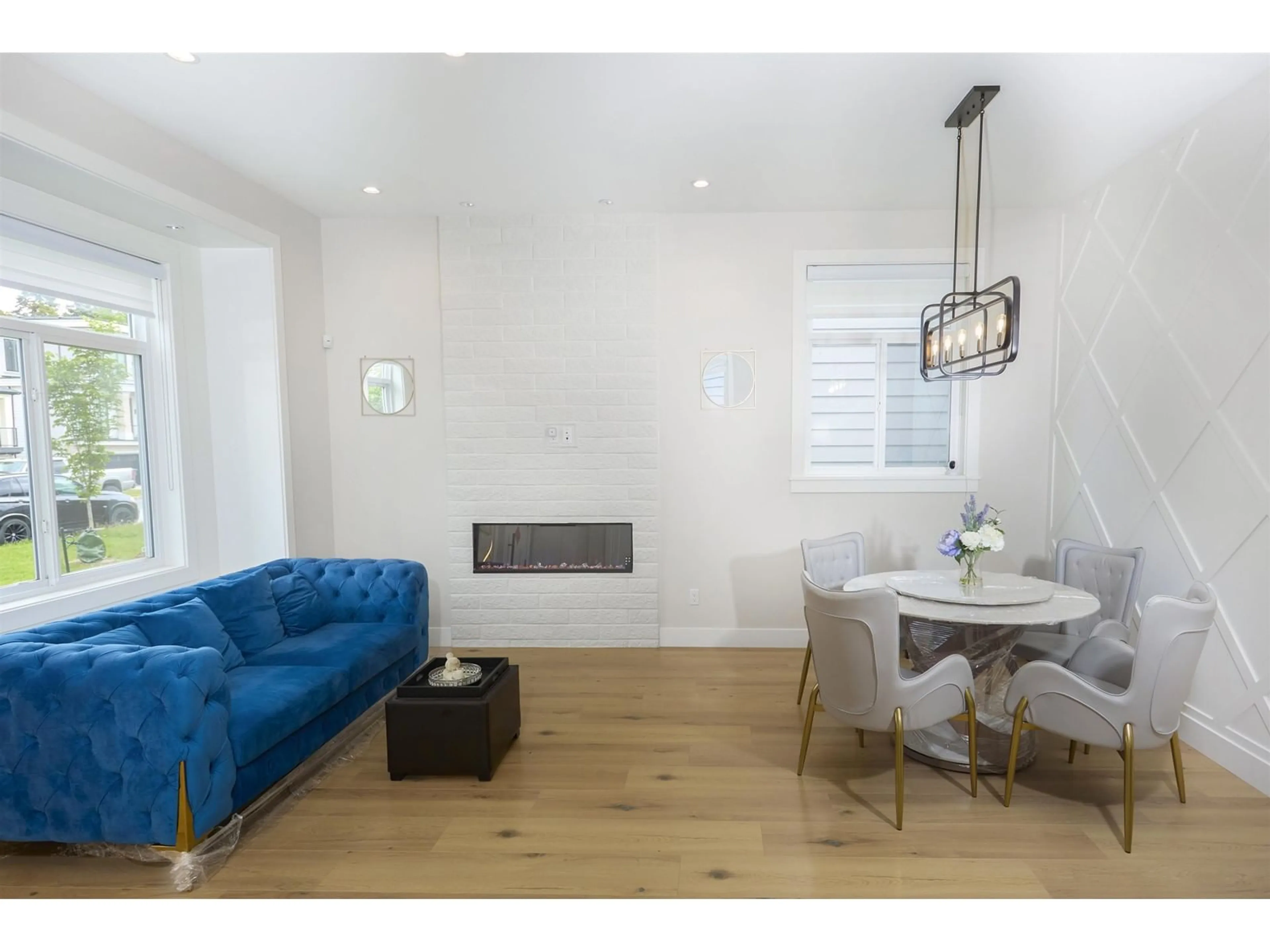 Living room with furniture, wood/laminate floor for 16774 20A, Surrey British Columbia V3Z9M9